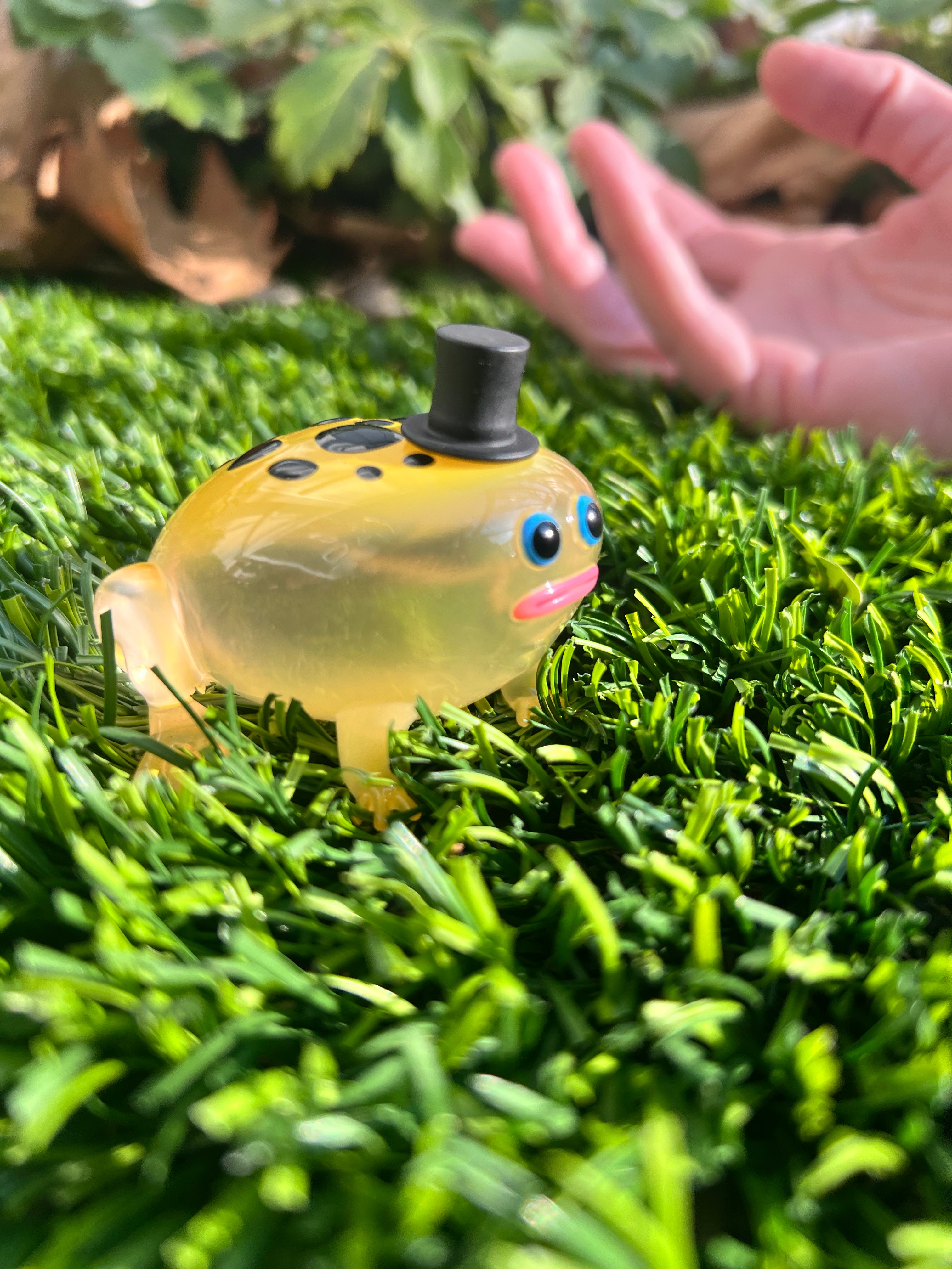 Poison Dart Frog Figurine - Handcrafted Reptile Decor for Terrarium & Home - Unique Gift for Reptile Lovers & Collectors - Perfect for Jungle-Themed Parties & Nature Displays