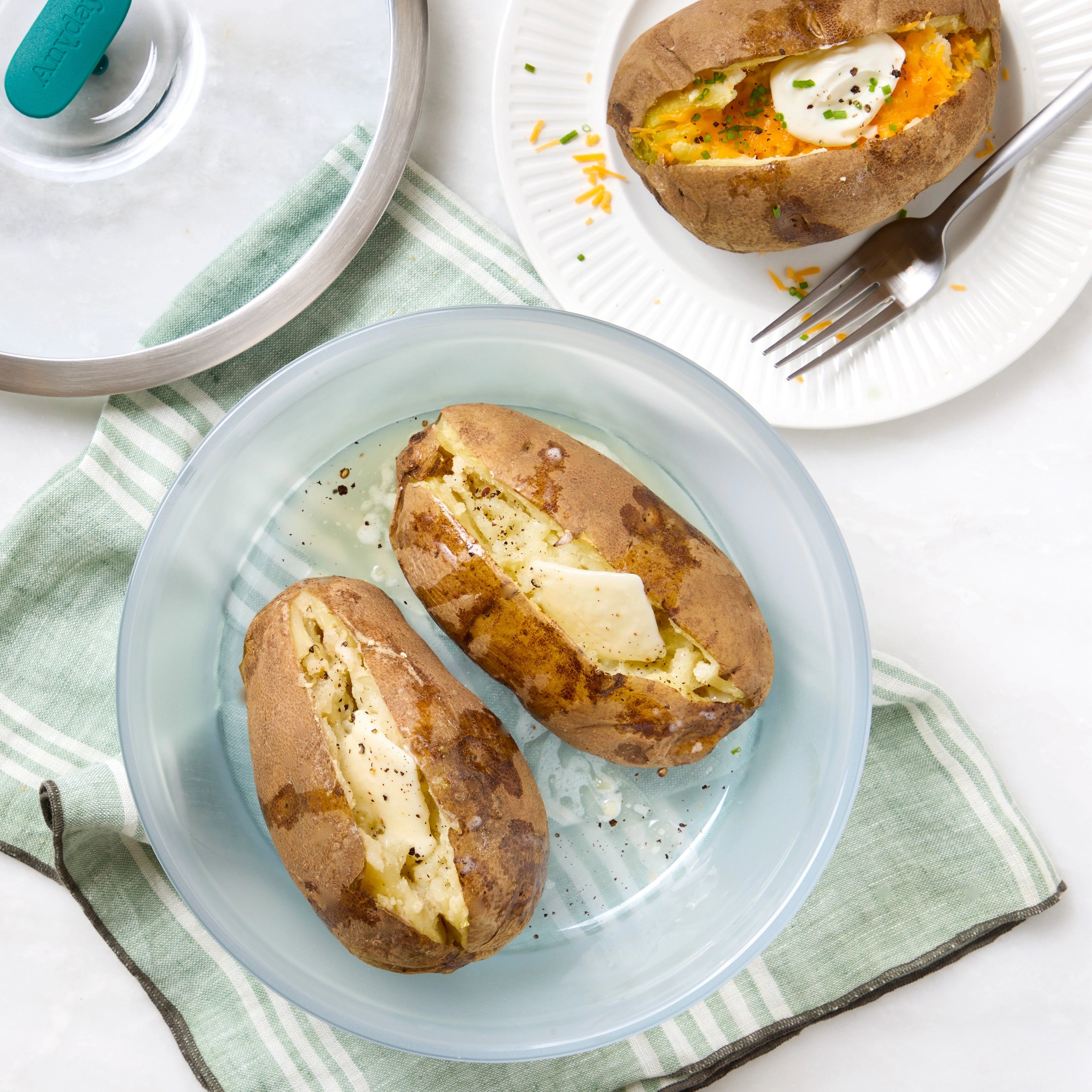 Quick & Easy Microwave Baked Potato Recipe - Perfect for Busy Weeknights & Healthy Snacks | Ideal for Office Lunches, Dorm Meals & Quick Family Dinners