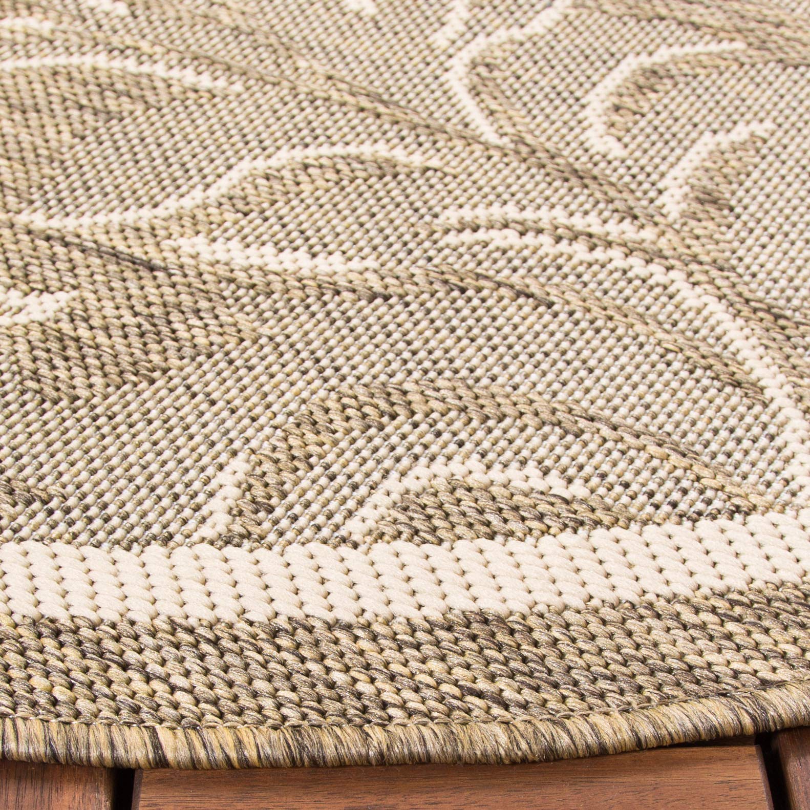 SAFAVIEH Courtyard Collection 6'7