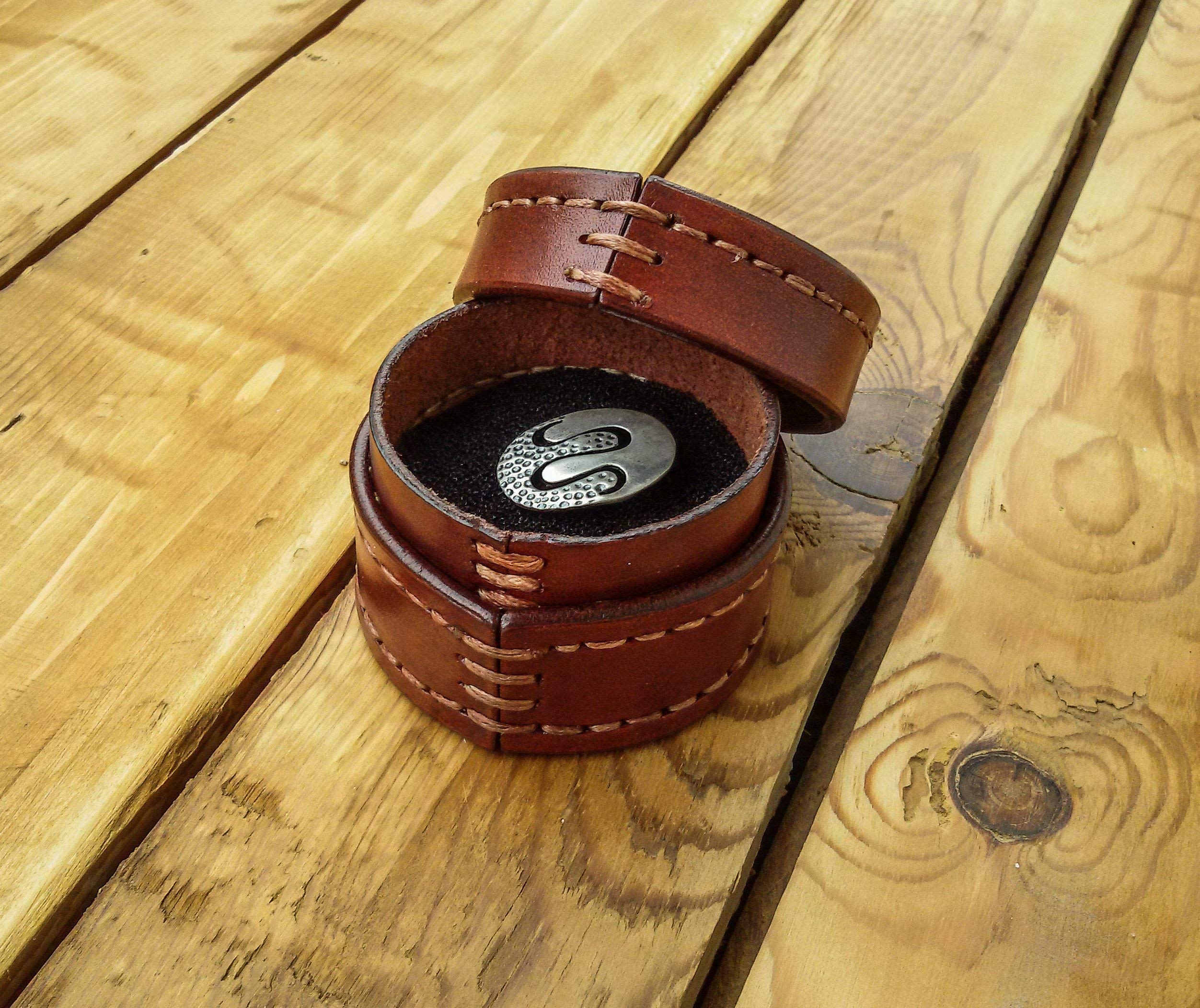 Premium Round Leather Jewelry Box - Handmade Leather Ring Box & Jewelry Storage Case for Rings, Earrings, Necklaces - Perfect for Wedding, Travel & Gift Giving