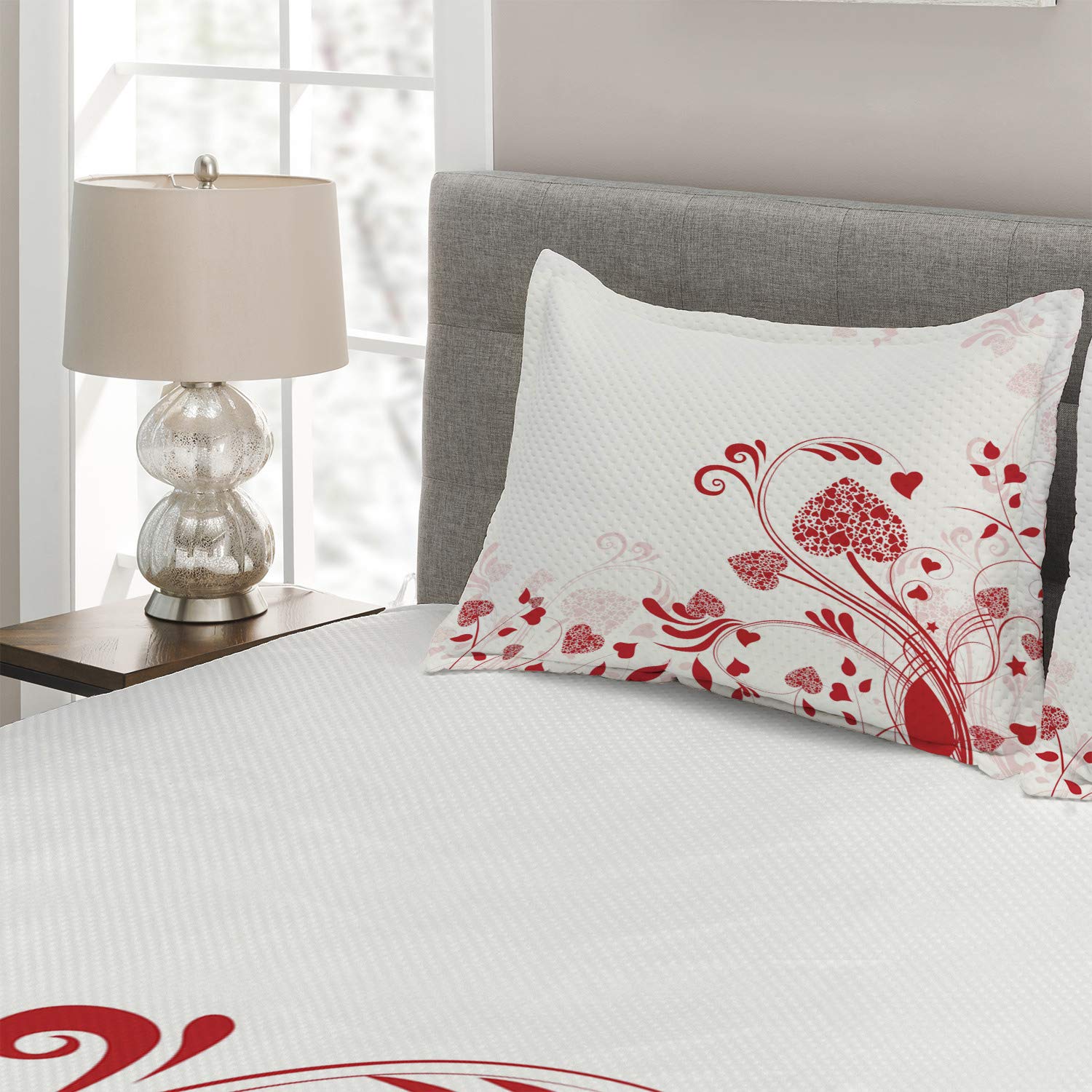 Ambesonne 3-Piece King Size Red Floral Quilted Bedspread Set with 2 Pillow Shams - Romantic Heart-Shaped Blooms & Curly Leaves Design - Perfect for Master Bedroom, Guest Room & Cozy Home Decor