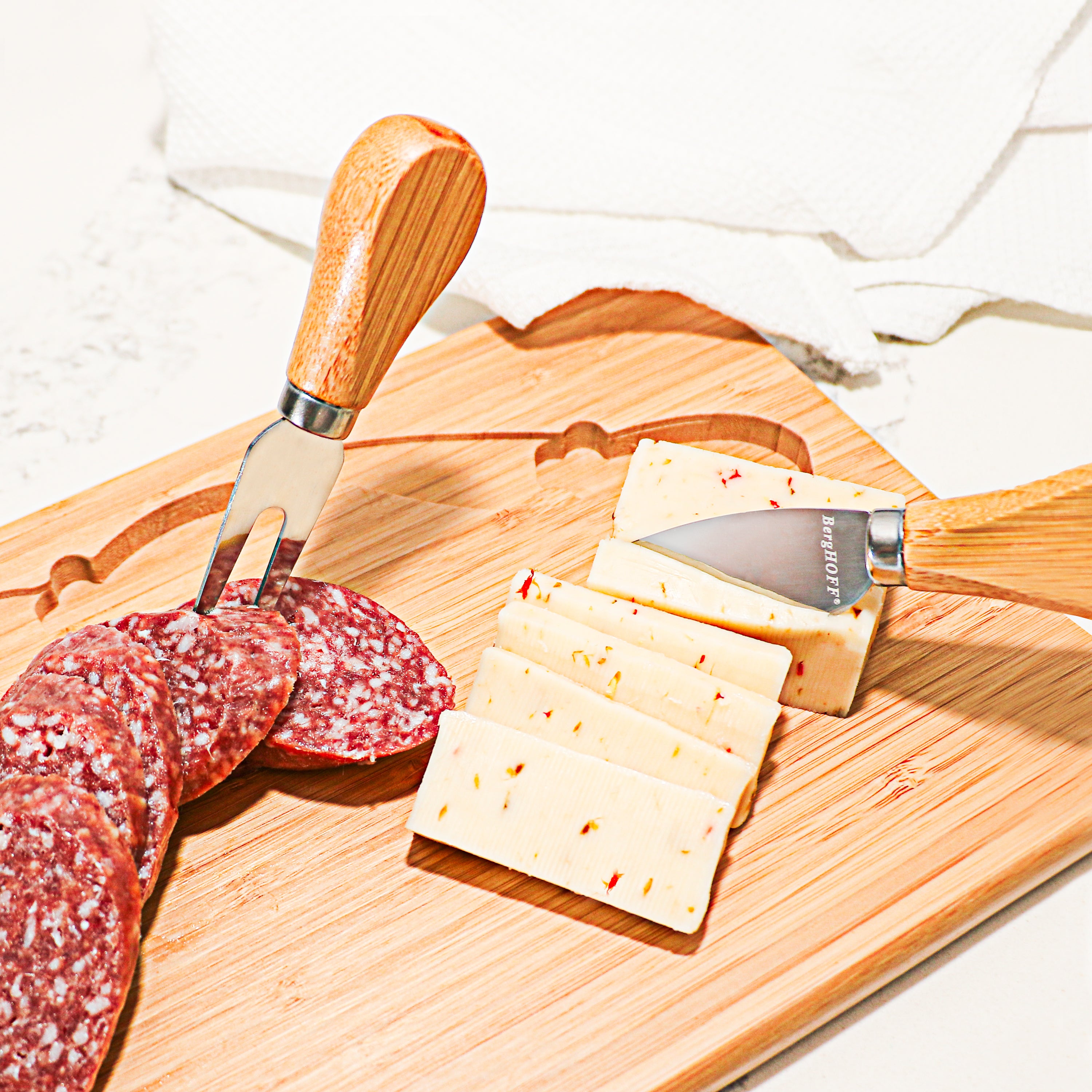 BergHOFF 4-Piece Stainless Steel Cheese Knife Set with Bamboo Paddle Board - Perfect for Charcuterie, Cheese Platters & Entertaining (22x7.9x1 Inch)