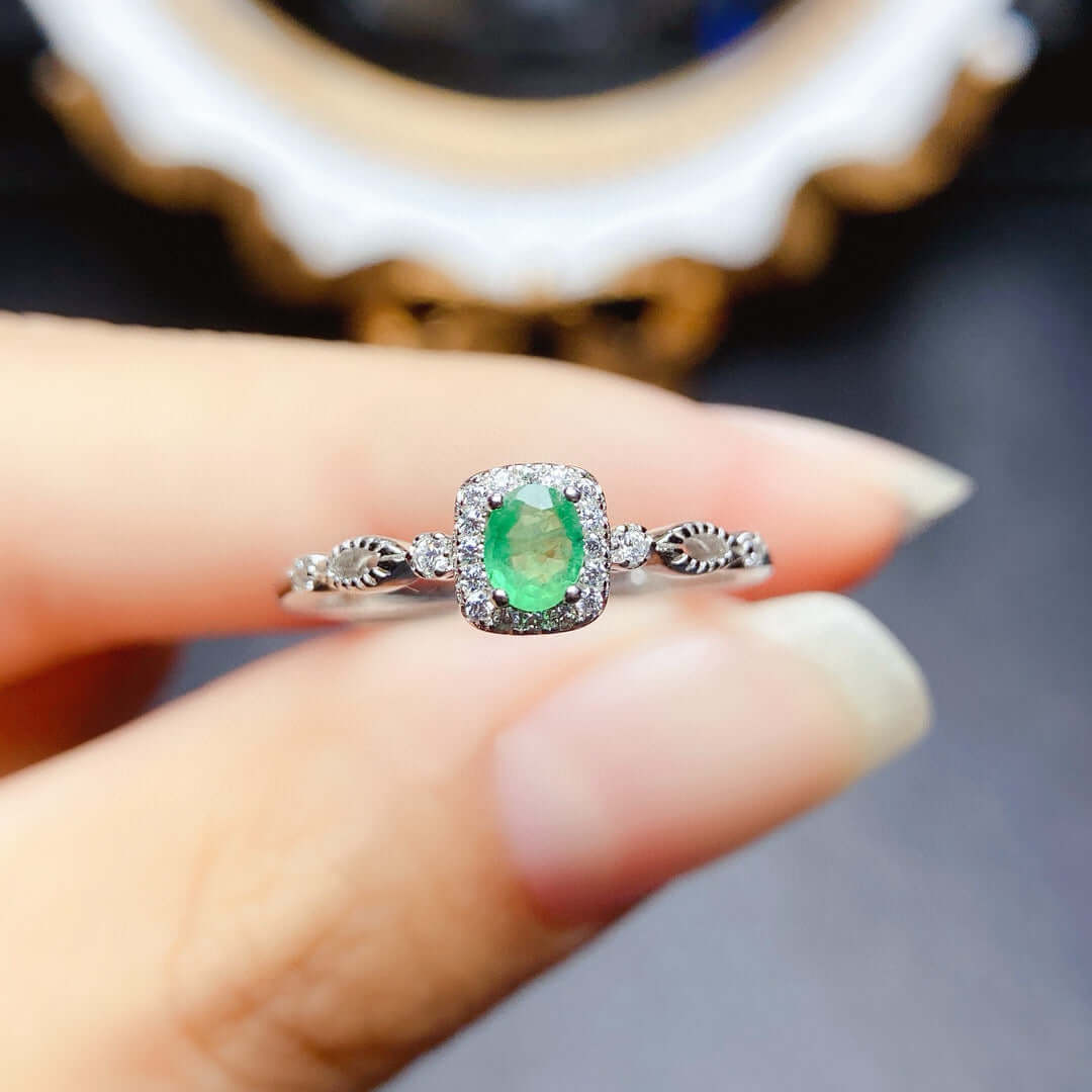 18K Platinum Minimalist Emerald Ring for Women - Elegant Solitaire Green Gemstone Jewelry Gift for Engagement, Anniversary & Special Occasions | NS2404