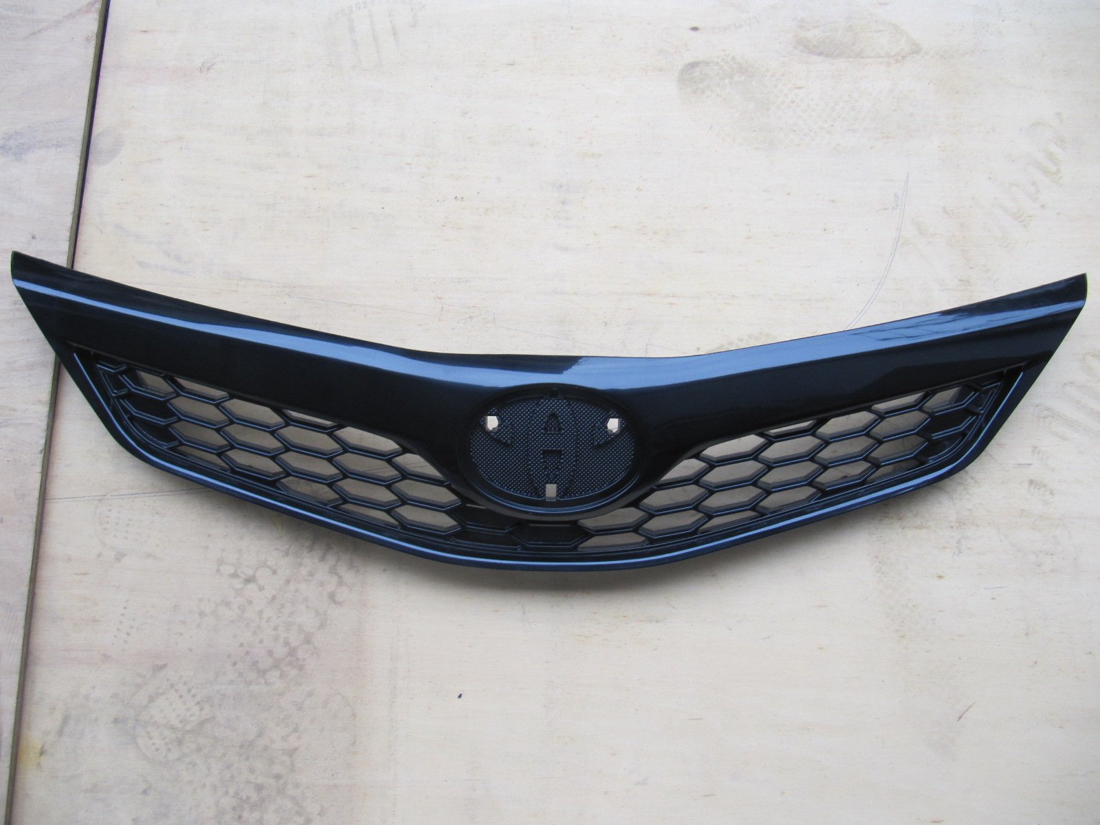 Premium Black Mesh Grille for 2012-2014 Toyota Camry SE - Direct Fit Replacement (TO1200354) - Upgrade Your Car's Front End Style for Daily Driving & Car Shows