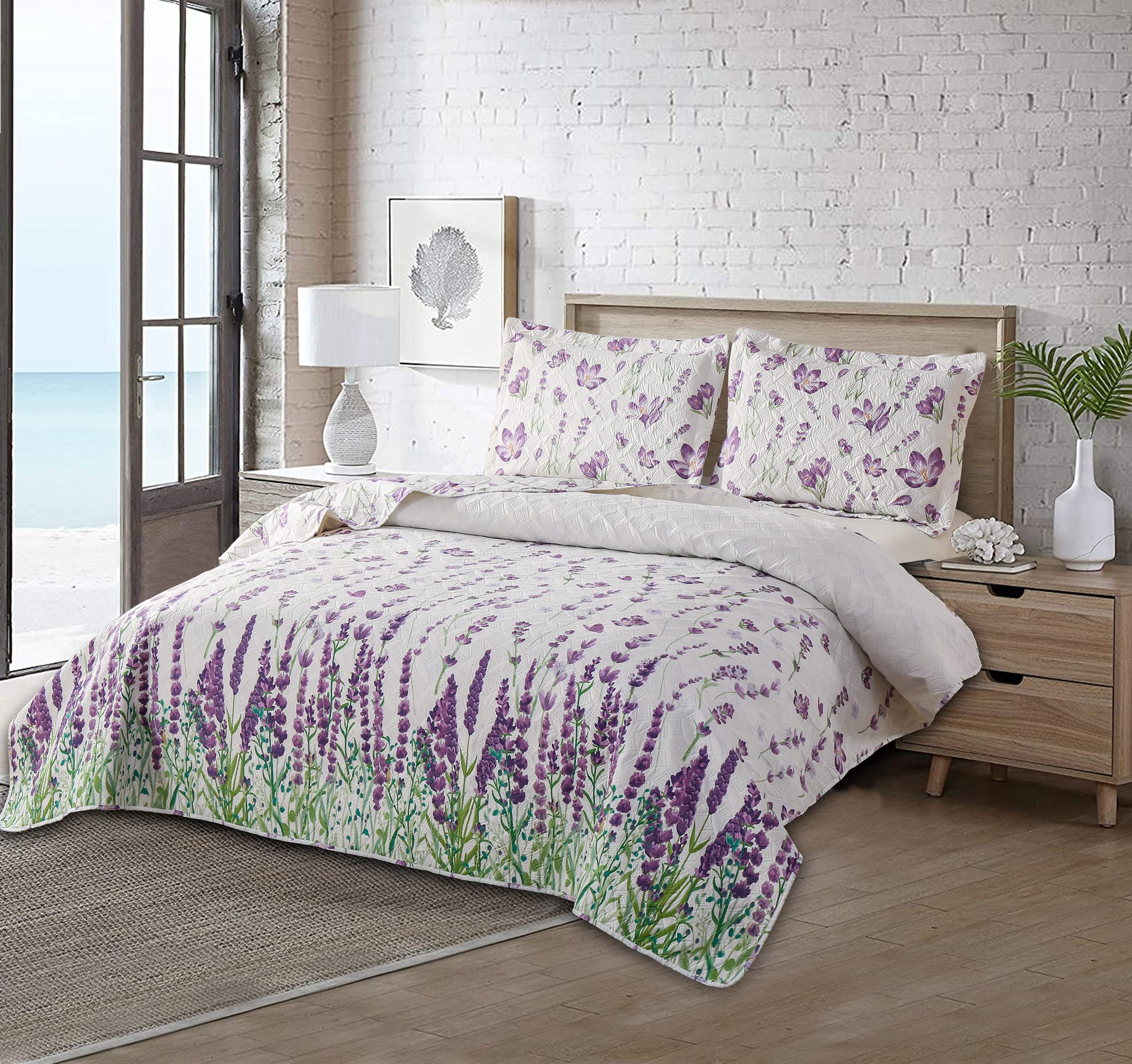 **Queen Size Floral Quilt Set - Lightweight Reversible Summer Bedspread with Green Leaves & Purple Flowers - Soft Home Bedding for Cozy Nights & Guest Rooms**