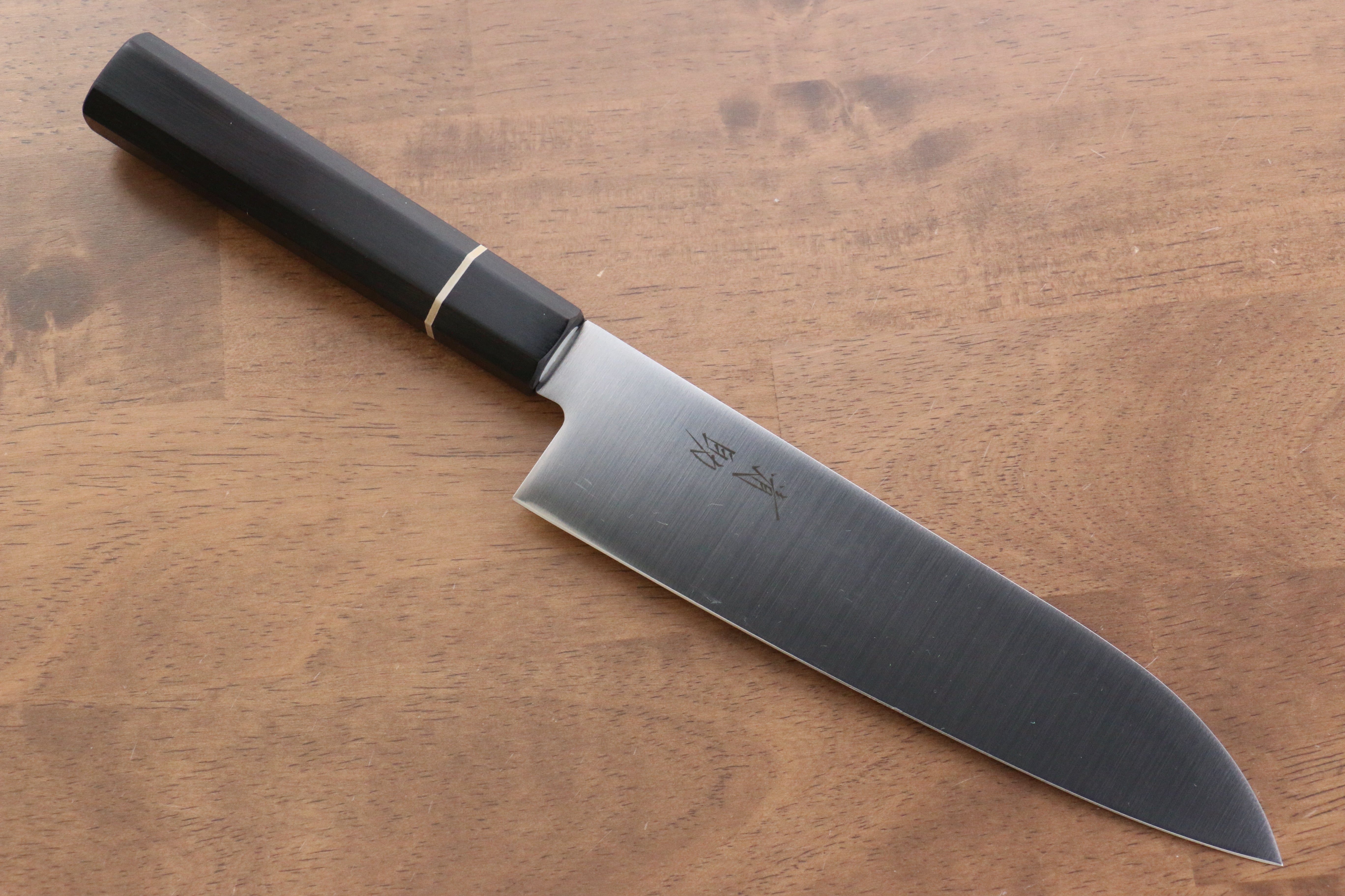 Seisuke Molybdenum Santoku Knife 180mm - Black Pakkawood Handle - Professional Japanese Kitchen Knife for Slicing, Dicing & Chopping Vegetables, Meat & Fish