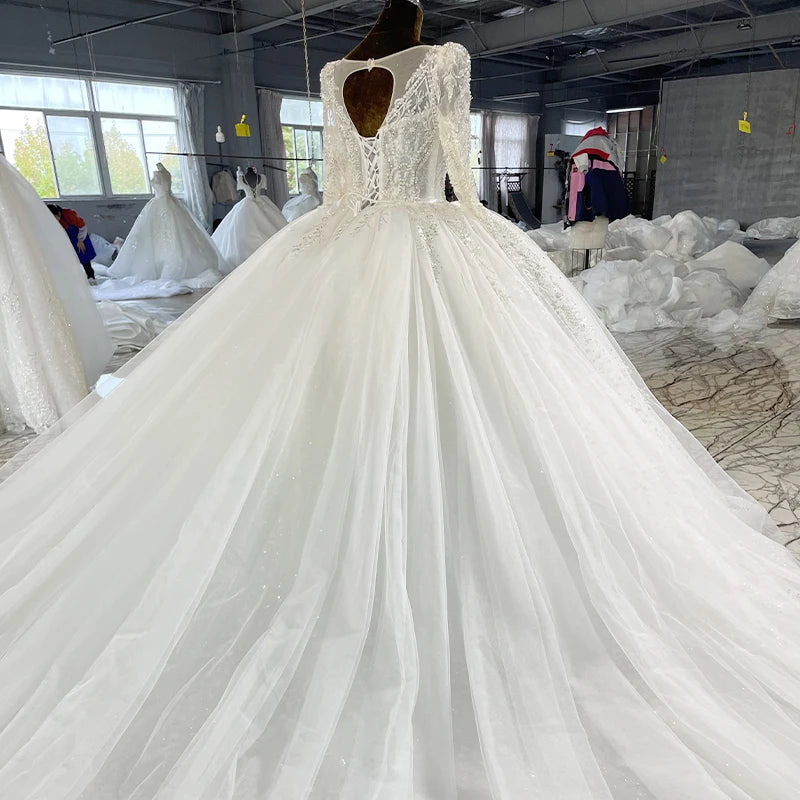 Elegant Organza Ball Gown Wedding Dress with Square Neckline & Crystal Beading - Perfect for Bridal, Prom, Formal Events & Special Occasions