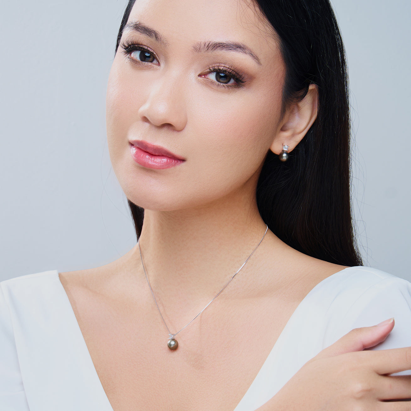 18K Gold Tahitian Pearl Earrings for Women - Luxury Black Pearl Stud Earrings with 925 Sterling Silver Posts - Perfect for Weddings, Parties & Special Occasions