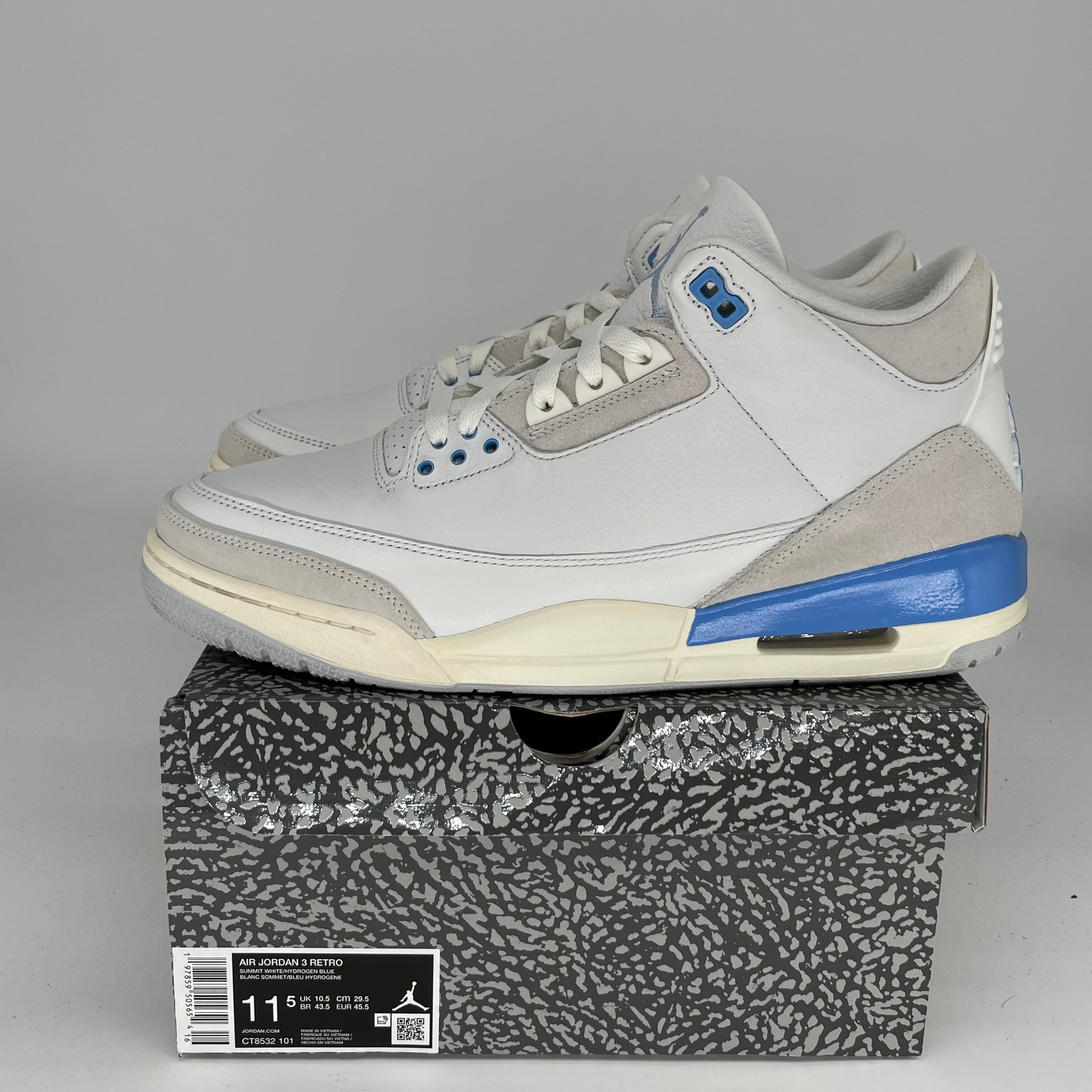 Original Title: AIR JORDAN 3 LUCKY SHORTS SIZE 11.5 CT8532 101   Optimized Title: **Air Jordan 3 Retro Lucky Green Basketball Shorts - Men's Size 11.5 (CT8532-101) - Perfect for Basketball, Gym & Streetwear**