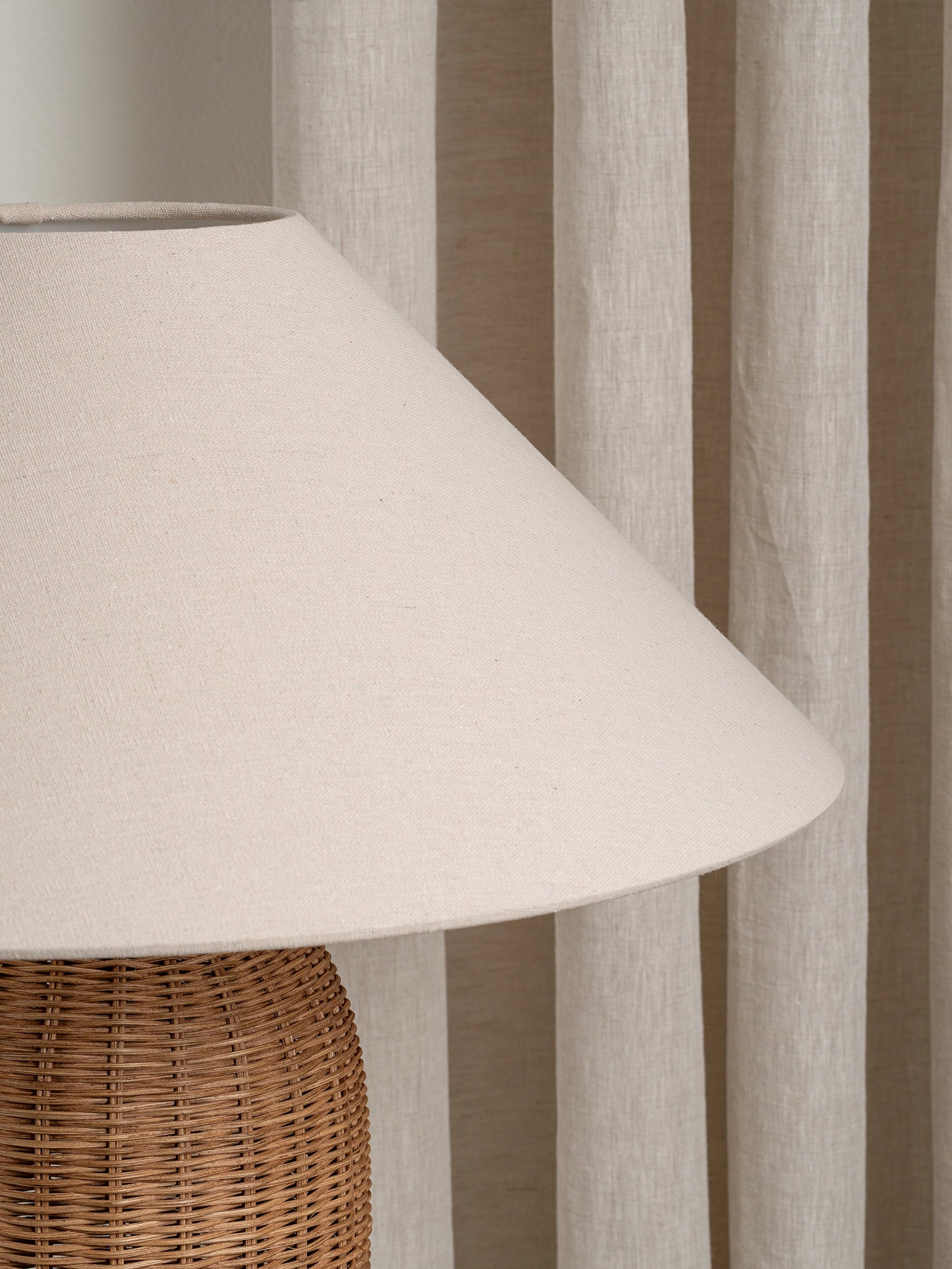 Ensia Extra Large Rattan Table Lamp - Natural Woven Rattan Shade for Living Room, Bedroom, or Office Decor - Perfect for Cozy Ambiance and Stylish Home Lighting