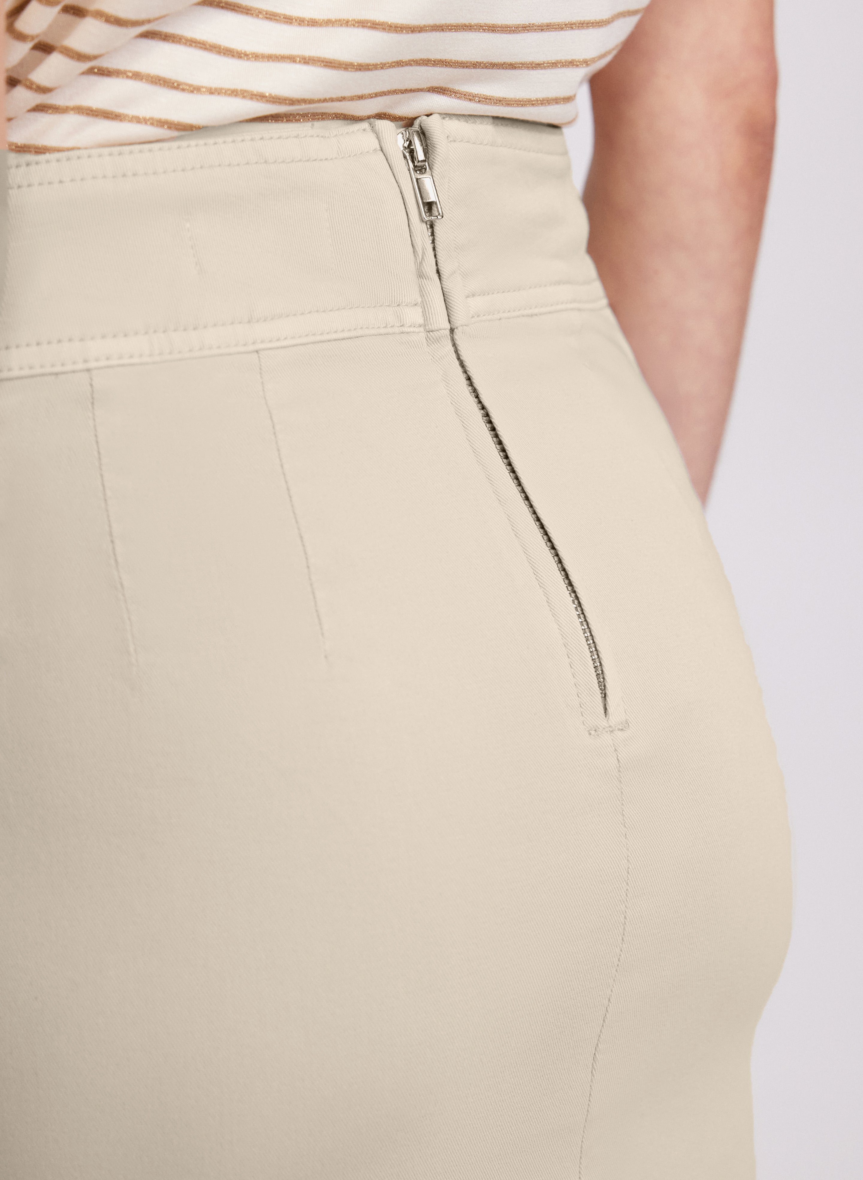 Stylish High-Waisted Denim Pencil Skirt for Women - Slim Fit Stretch Jeans Skirt - Perfect for Office, Date Night & Casual Outfits
