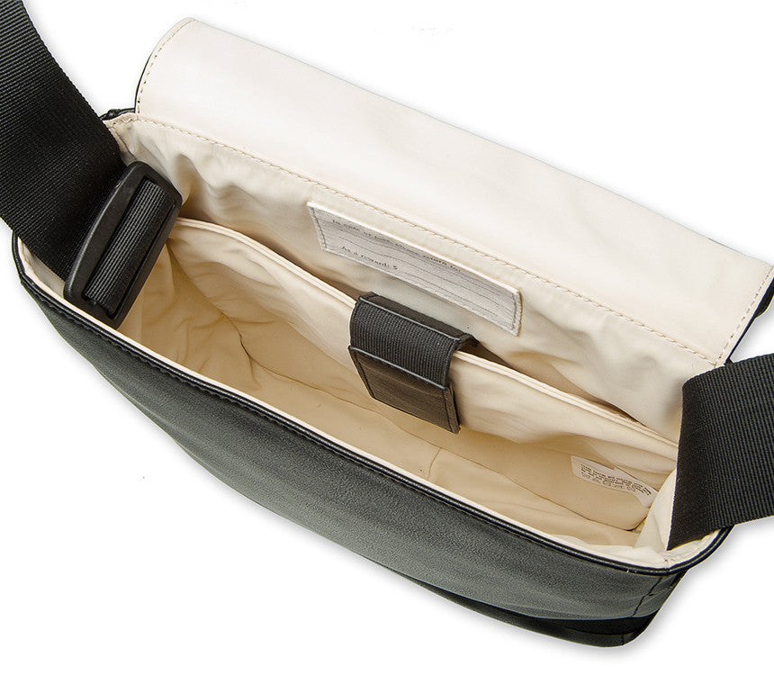 Moleskine Classic Reporter Bag for Tablet - Stylish & Durable Laptop Briefcase for Work & Travel | Perfect for Business Professionals & Students
