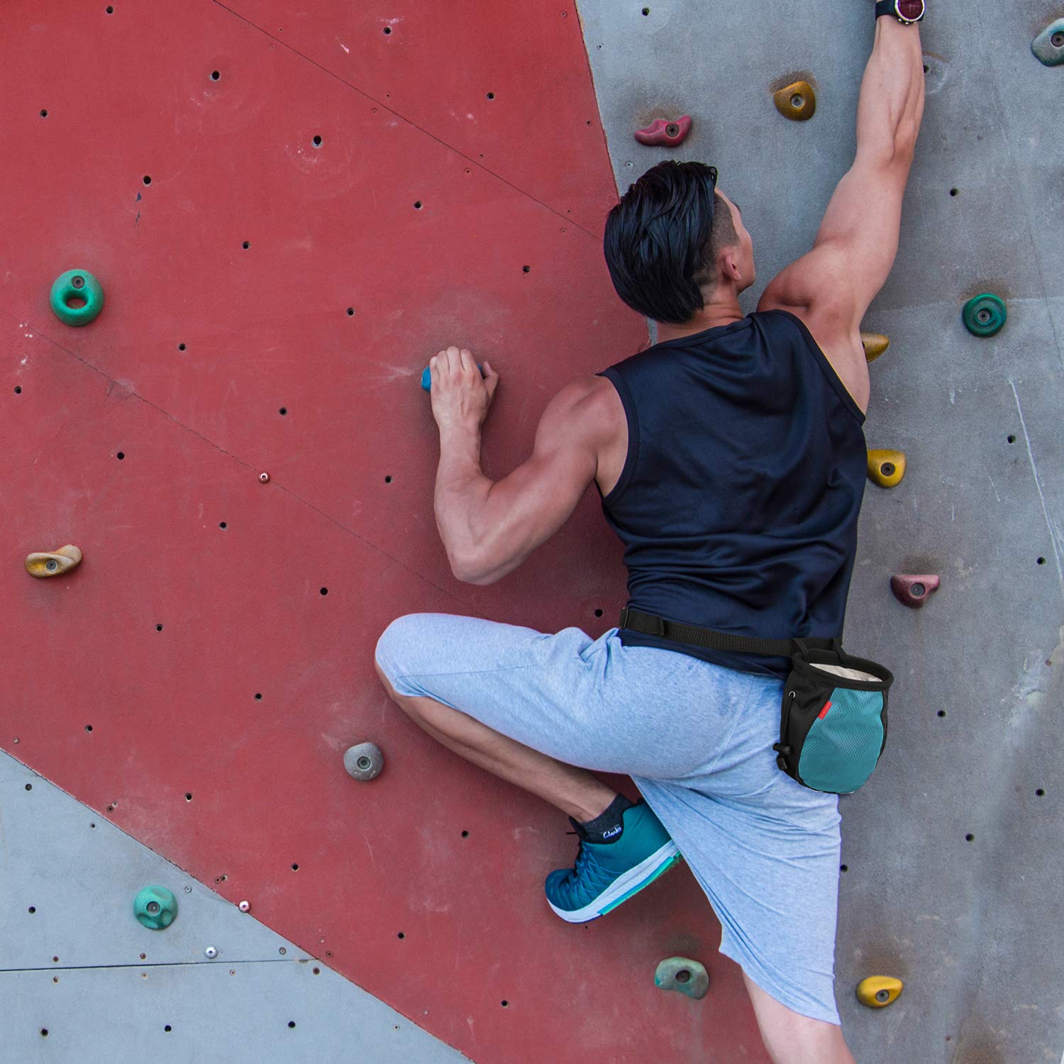 **Rhino Valley No-Leak Climbing Chalk Bag with Adjustable Belt, Carabiner Clip & Zippered Pockets – Perfect for Rock Climbing, Bouldering, CrossFit, Weightlifting & Gymnastics**