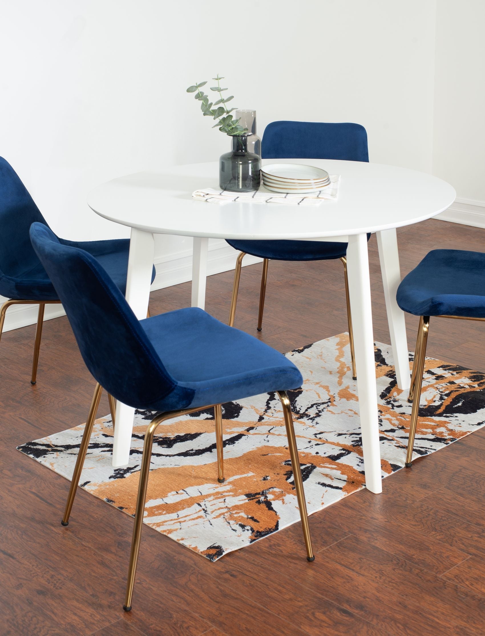 Roundhill Furniture Aufurr Contemporary 5-Piece White Round Dining Table Set with 4 Chairs - Perfect for Small Spaces, Breakfast Nooks & Modern Kitchens