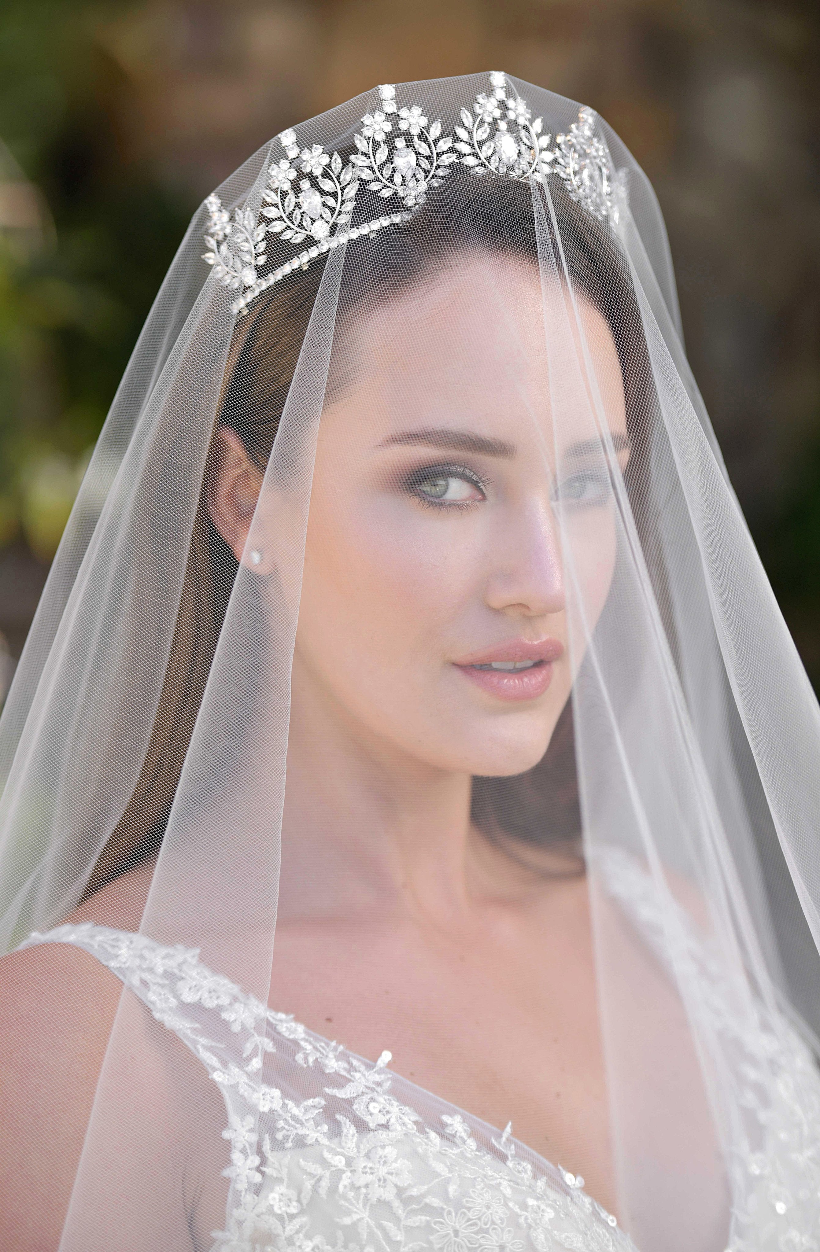 JASLYNE Simulated Diamond Tiara – Elegant Crystal Bridal Crown for Weddings, Prom & Special Occasions