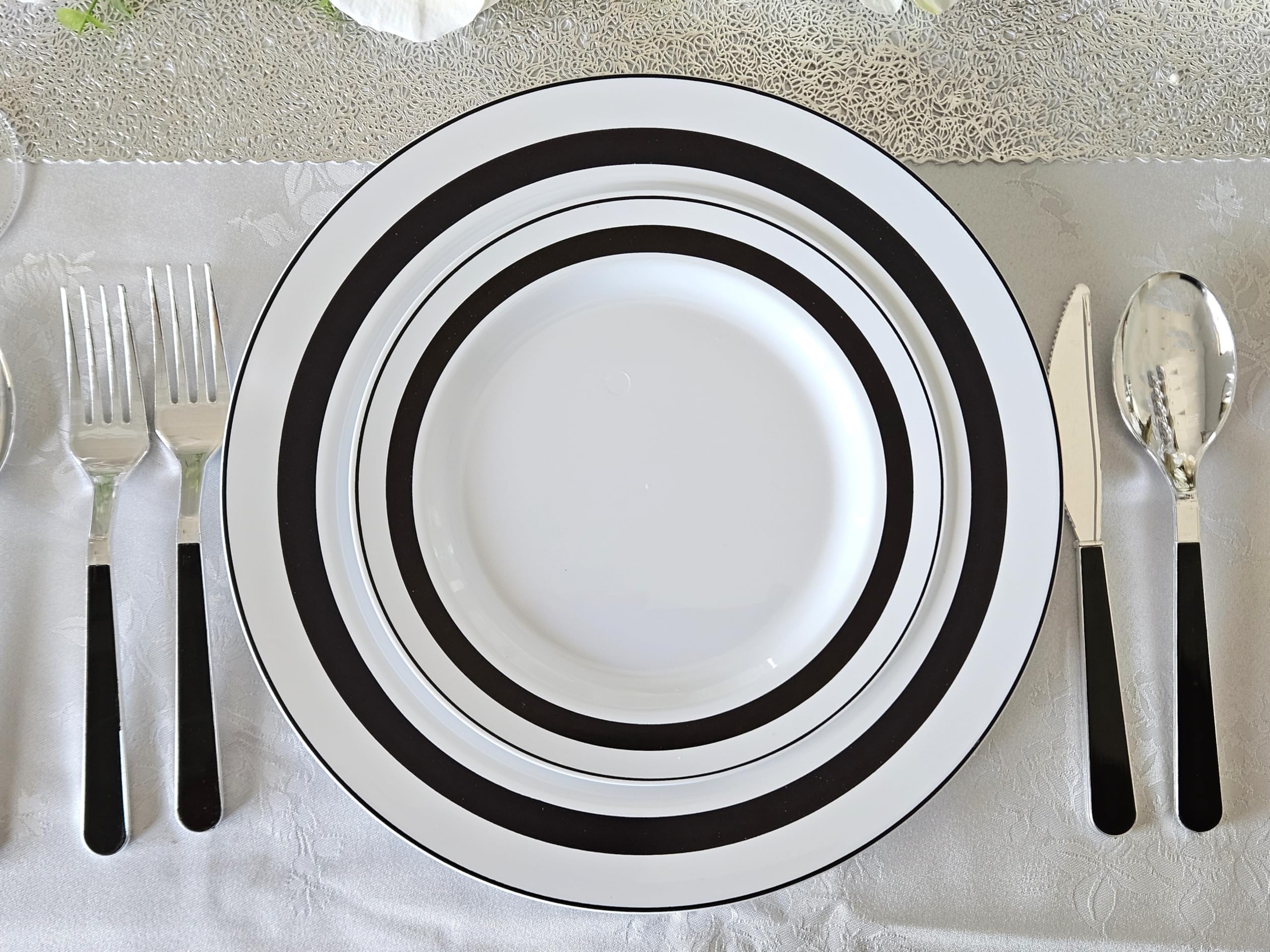 40-Pack Heavyweight Disposable Plastic Plates for Weddings & Parties - 10.5