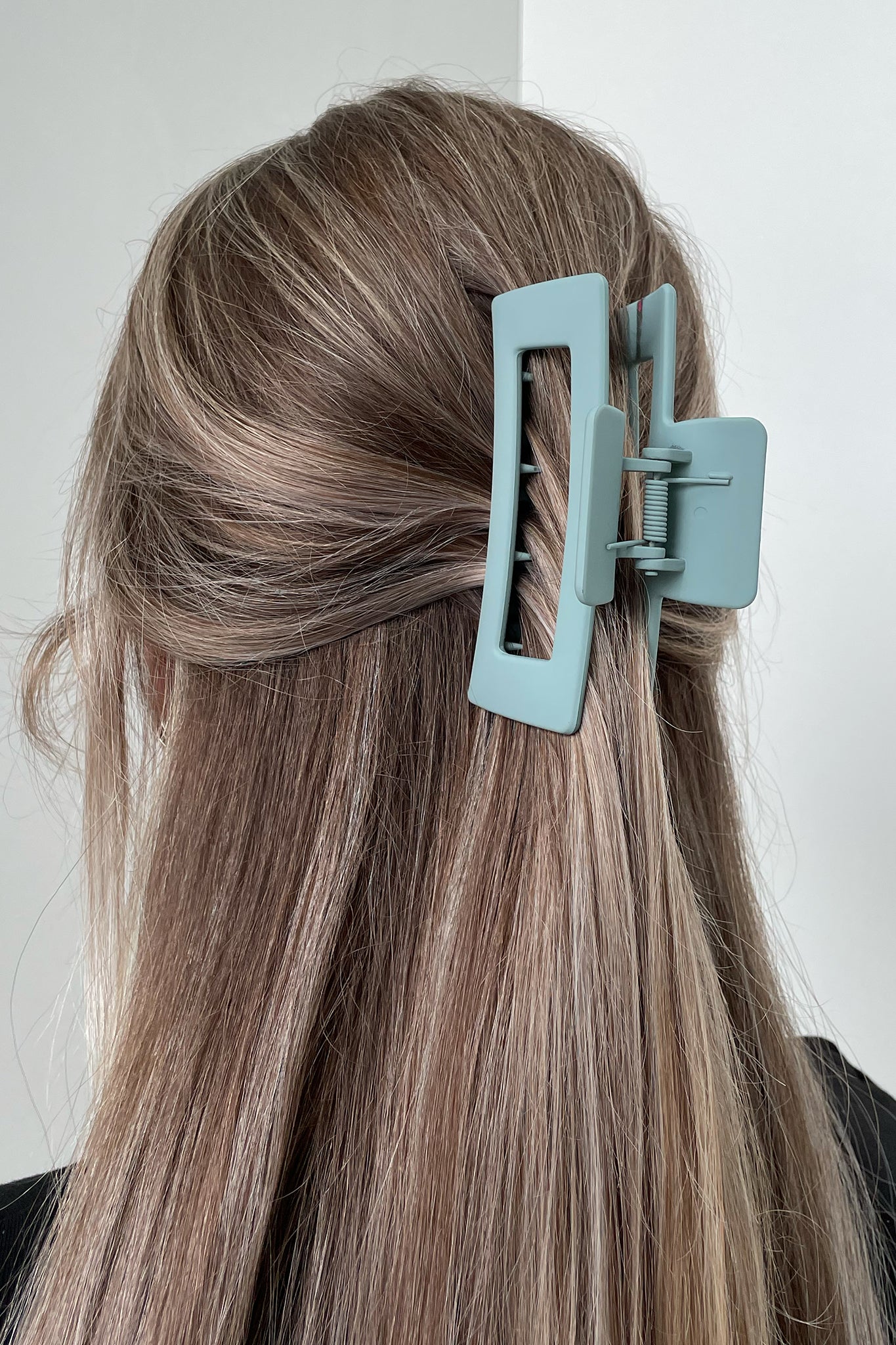 Mika Claw Hair Clip - Teal Blue Hair Accessory for Women & Girls - Perfect for Ponytails, Buns & Updos - Great for Everyday, Work & Special Occasions