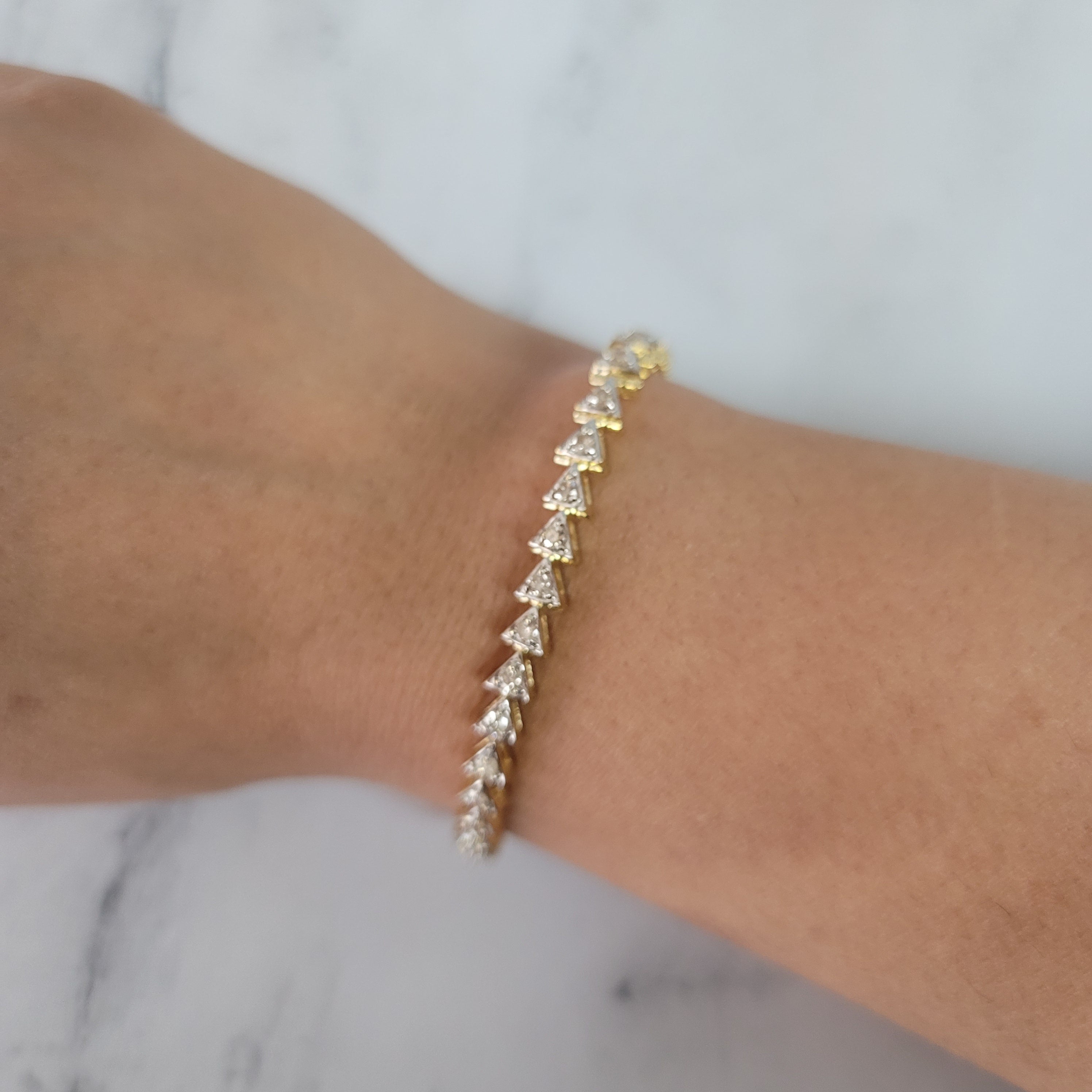 Elegant Triangle Illusion Diamond Tennis Bracelet for Women - Perfect for Weddings, Parties & Special Occasions