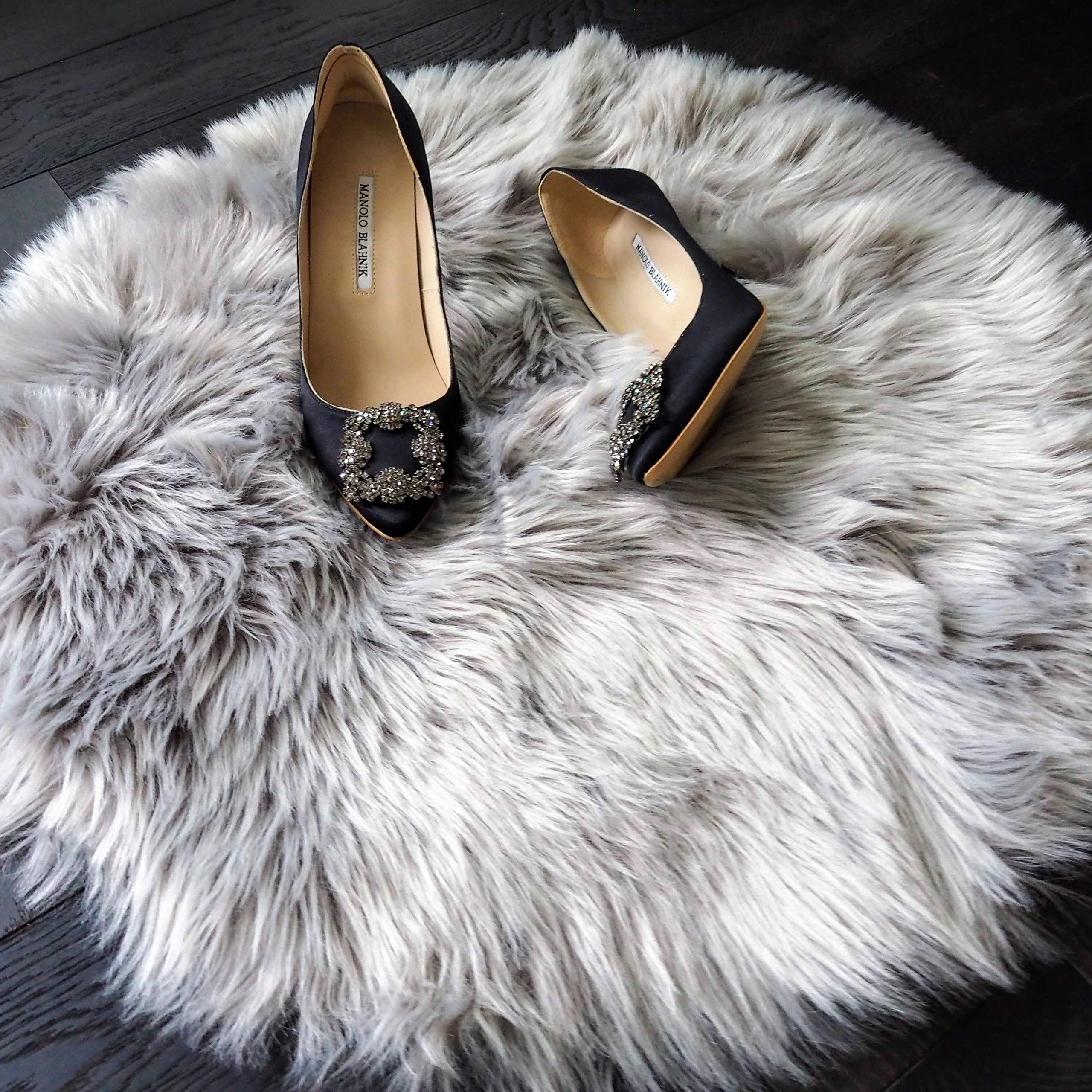 Maia Faux Fur Round Rug - 2 Feet Soft Imitated Sheepskin Carpet, Washable & Luxurious for Bedroom, Living Room, Bathroom - Perfect for Cozy Home Decor & Kids Play Area (Grey)