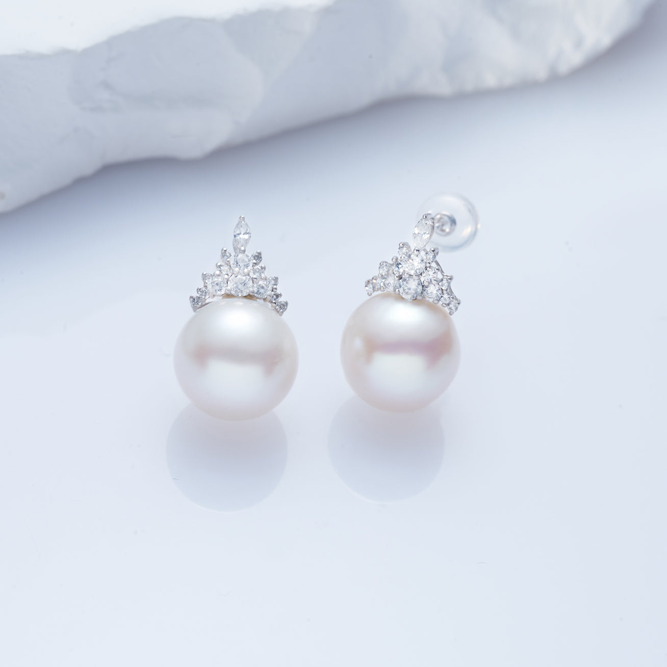 18K Solid Gold Edison Pearl Earrings KE00181 - Elegant Pearl Jewelry for Women, Perfect for Weddings, Parties & Special Occasions