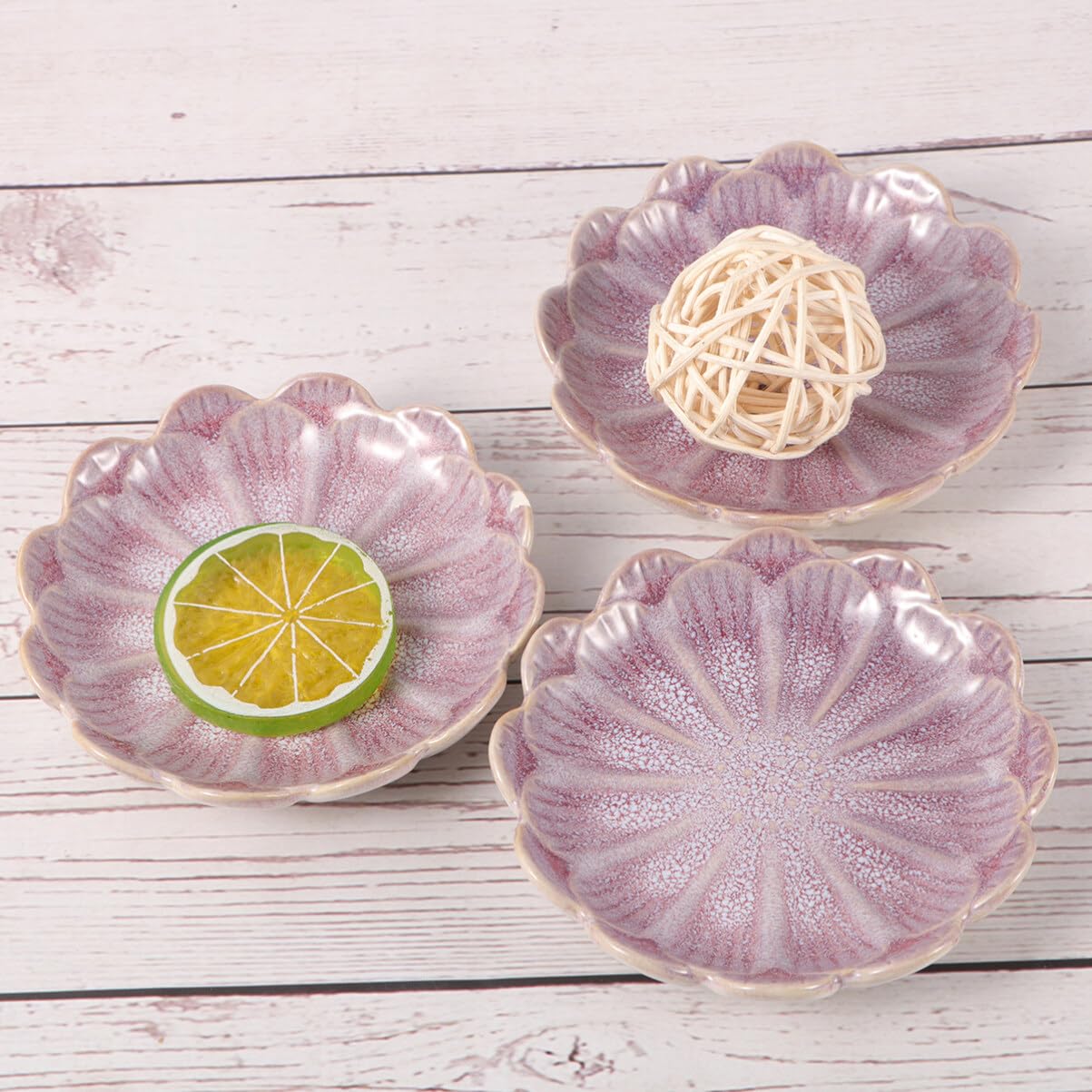 Amosfun 3pcs Ceramic Dipping Dishes - Flower Shaped Mini Sauce Plates for Sushi, Salad & Dessert