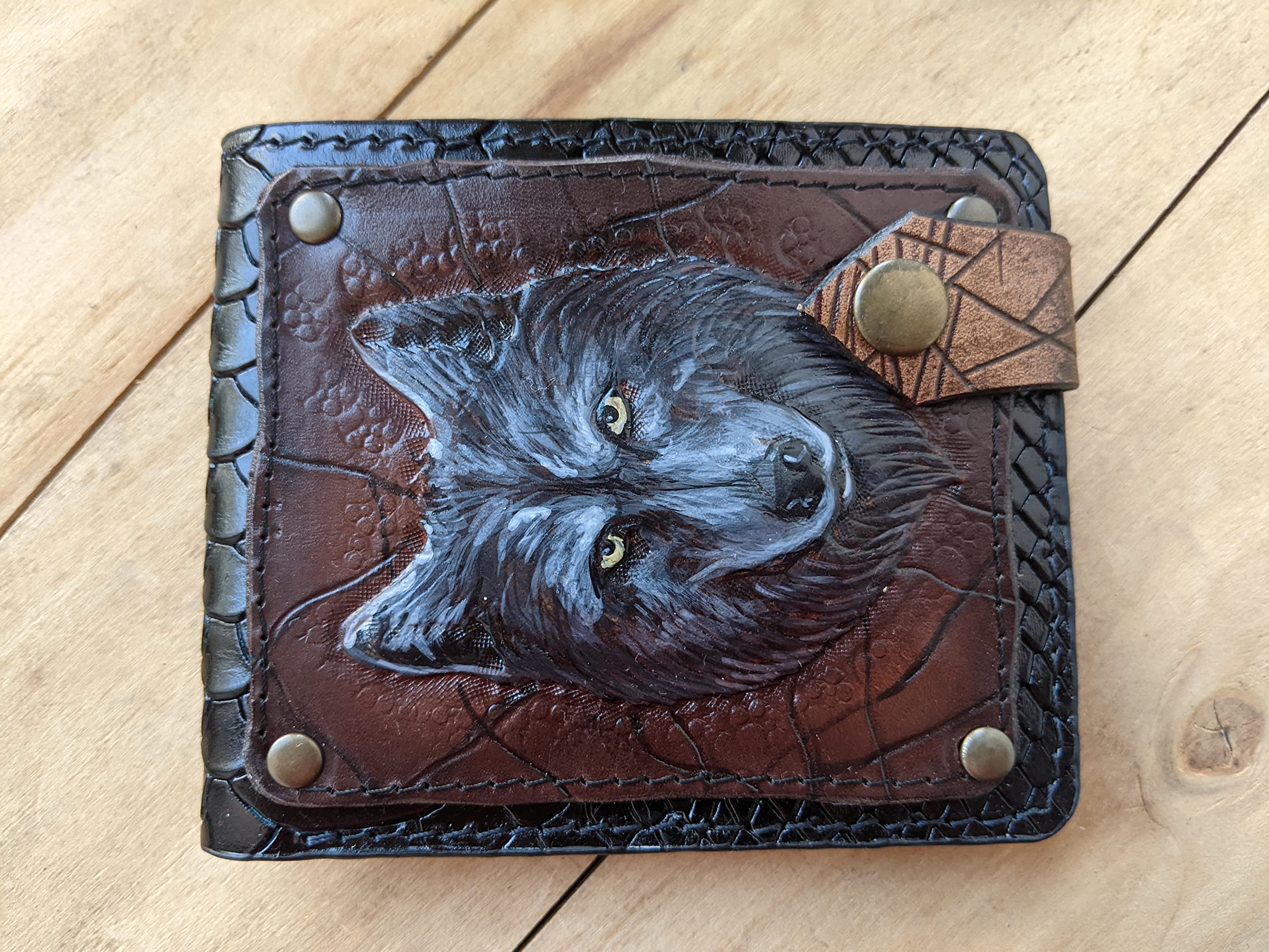 **Wolf Claw 3D Genuine Leather Wallet for Men – Handmade Carved & Tooled Bifold Wallet with Gray Wolf Footprint Airbrush Art – Custom Personalized Gift for Outdoor Enthusiasts & Nature Lovers**
