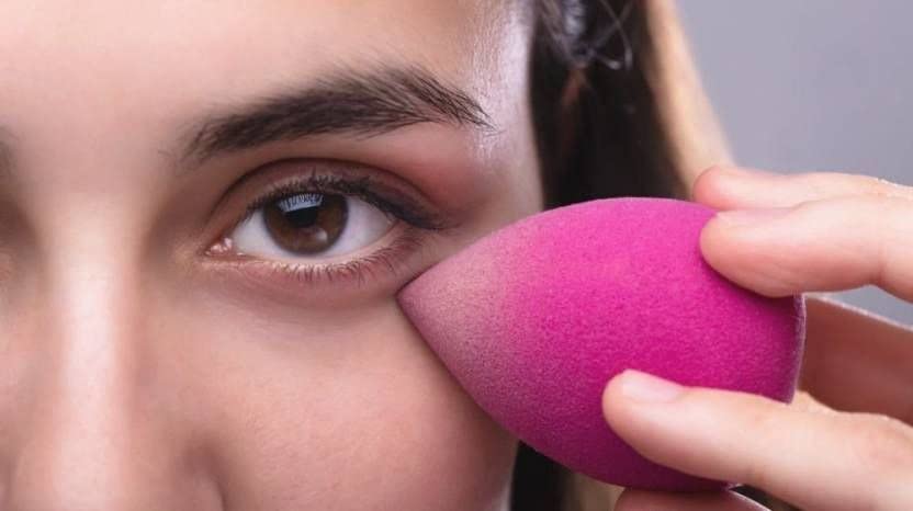Professional Makeup Sponge Beauty Blender - 3 Pack Pink Face Sponge for Flawless Foundation & Concealer Application - Perfect for Liquid, Cream & Powder Makeup - Ideal for Everyday Use & Professional Makeup Artists