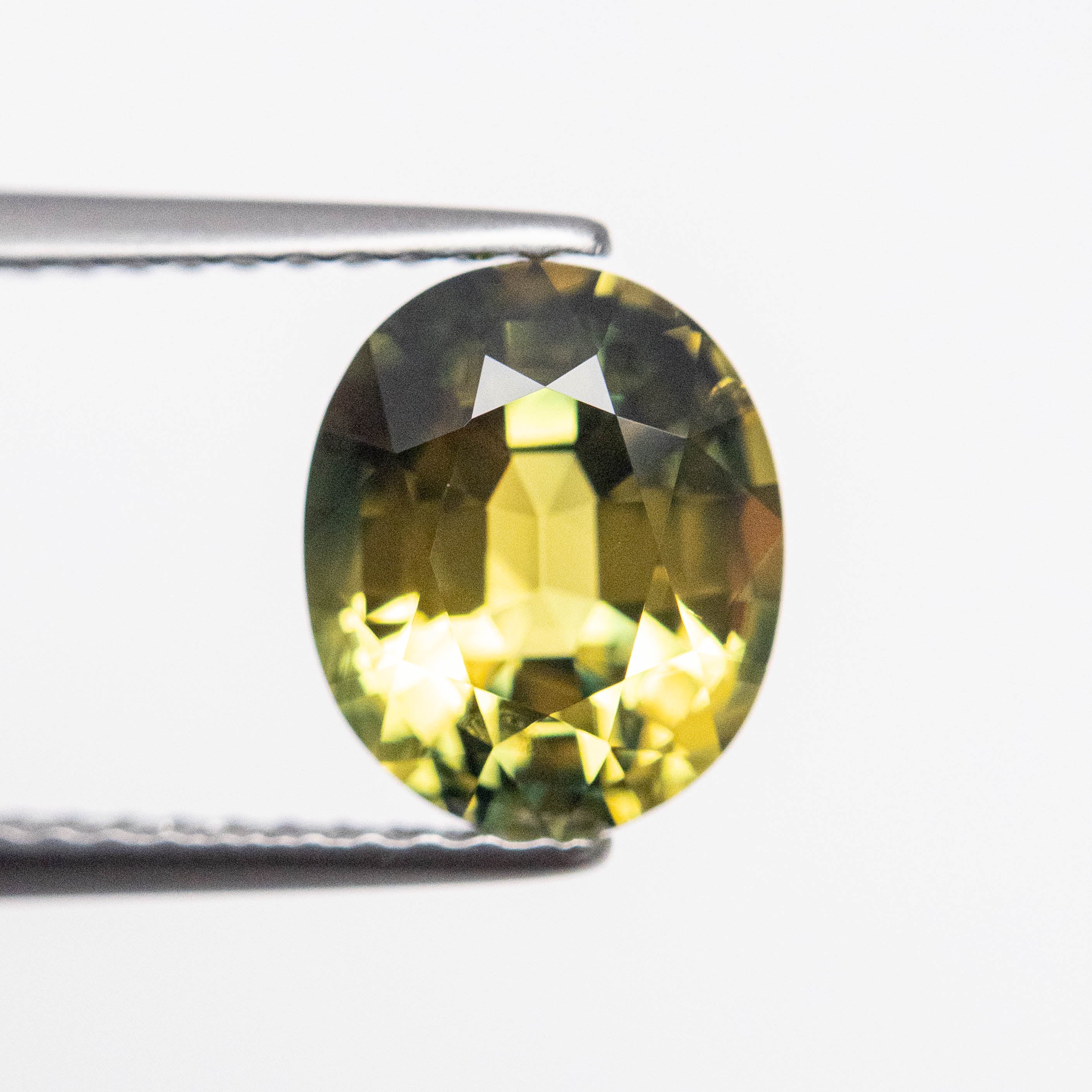 2.29ct Oval Brilliant Blue Sapphire Gemstone - 8.52x7.06x4.78mm Natural Loose Stone for Jewelry Making, Engagement Rings & Fine Jewelry Designs