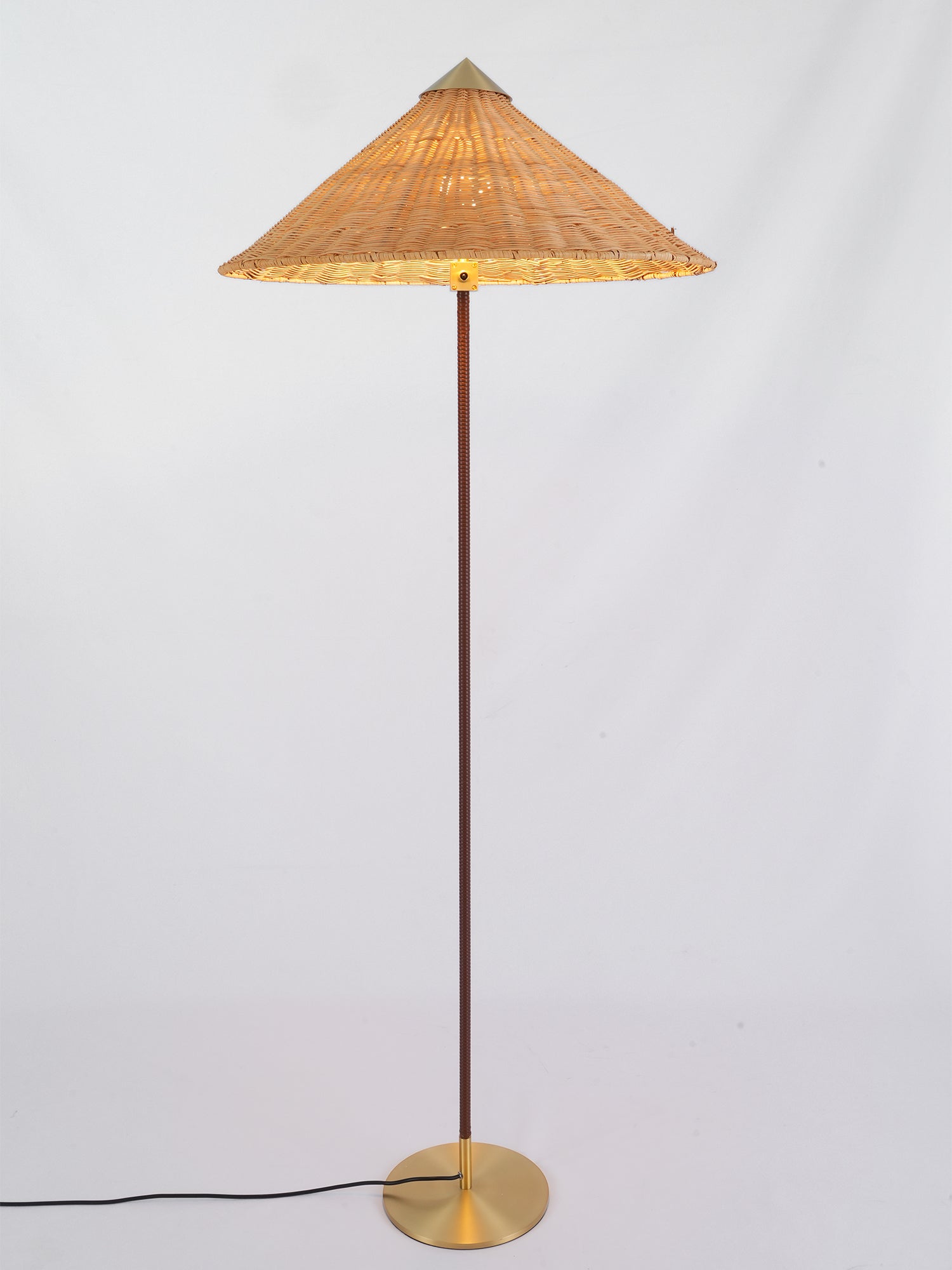 Modern Chinese Hat Floor Lamp - Stylish Rattan Shade for Living Room, Bedroom & Office Decor - Perfect for Cozy Ambiance and Reading Nook Lighting