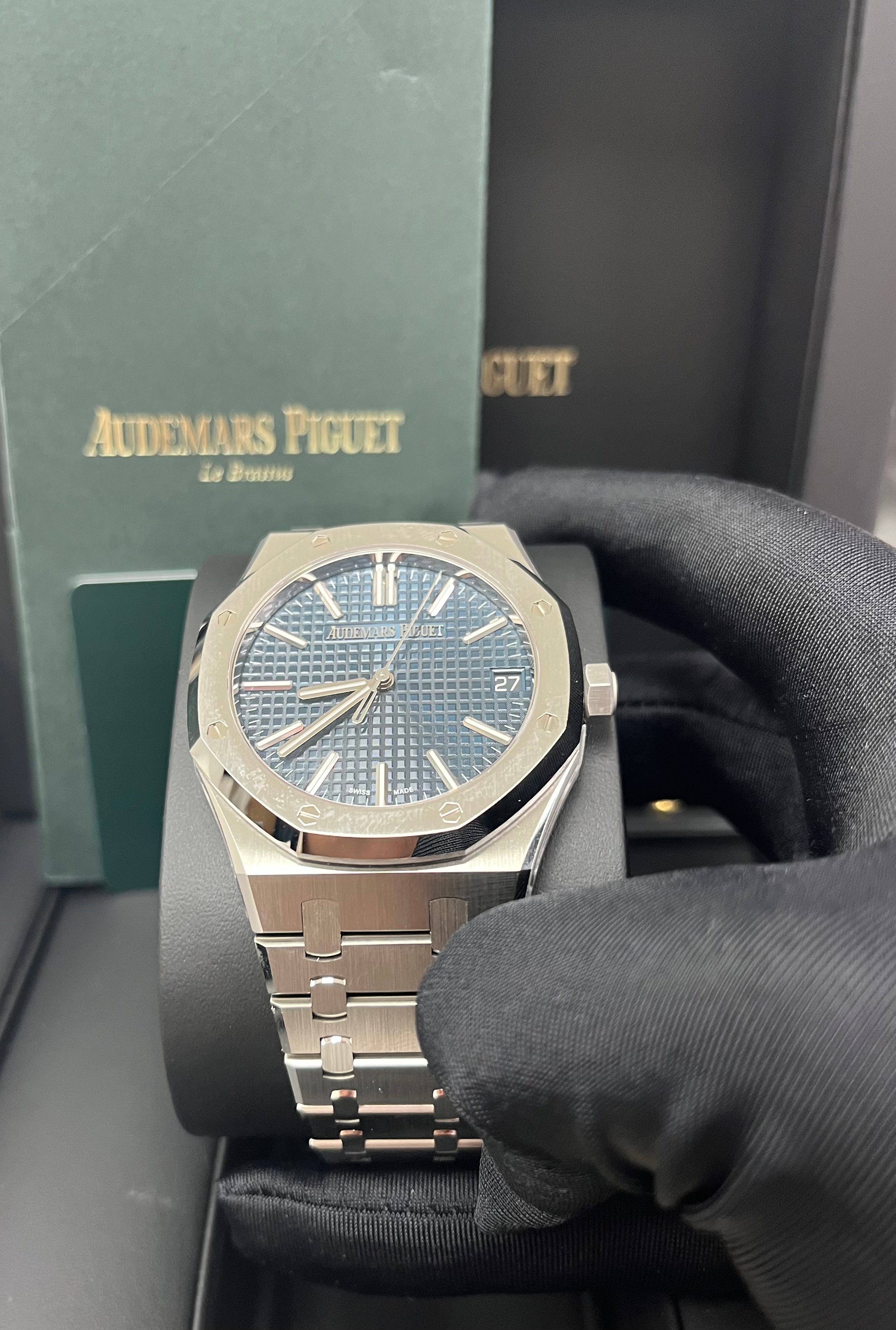 Audemars Piguet Royal Oak 41mm Men's Luxury Watch - Stainless Steel Case, Blue Dial (Ref.15510ST.OO.1320ST.06) - Perfect for Business, Formal Events & Luxury Collectors