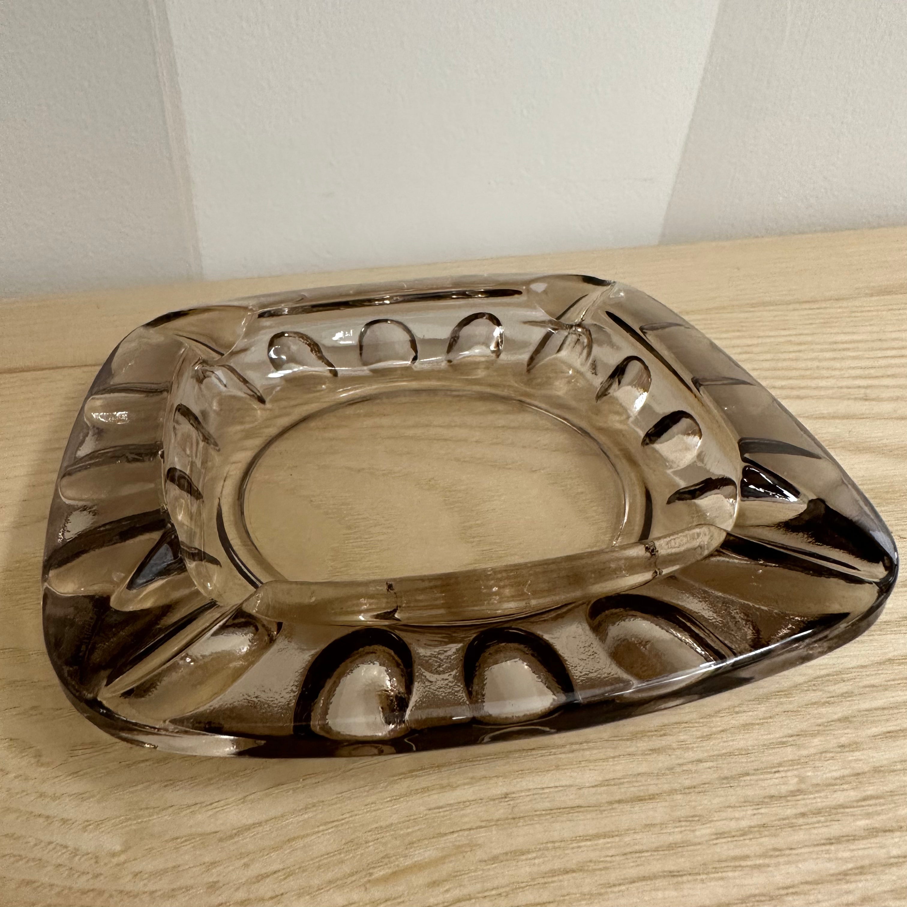 Elegant Smoked Glass Ashtray for Cigarettes & Cigars - Premium Home Decor & Smoking Accessories for Indoor & Outdoor Use
