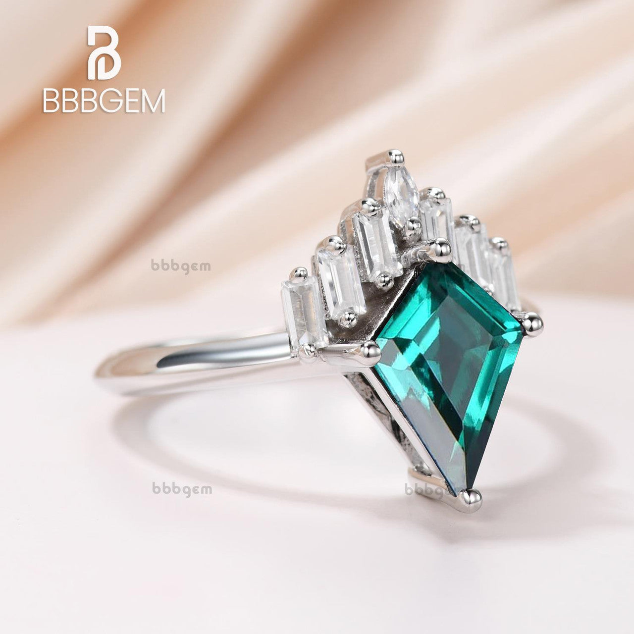 Vintage Emerald Wedding Ring in 14K White Gold - Green Lab Emerald Engagement Ring with Baguette Moissanite Accents - Perfect for Vintage-Inspired Weddings & Anniversary Gifts