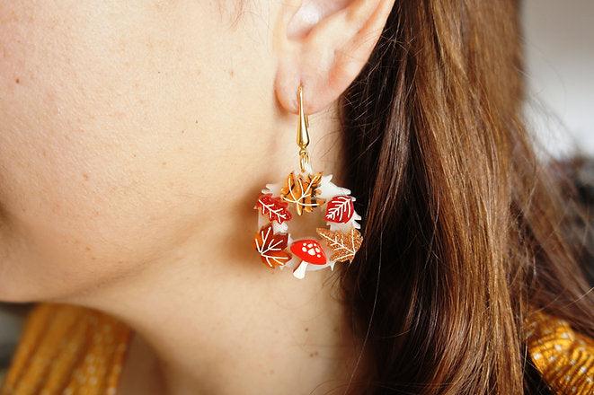Laliblue Autumn Wreath Earrings - Gold Leaf Dangle Earrings for Women, Fall Fashion Jewelry Gift | Perfect for Thanksgiving, Halloween & Holiday Parties