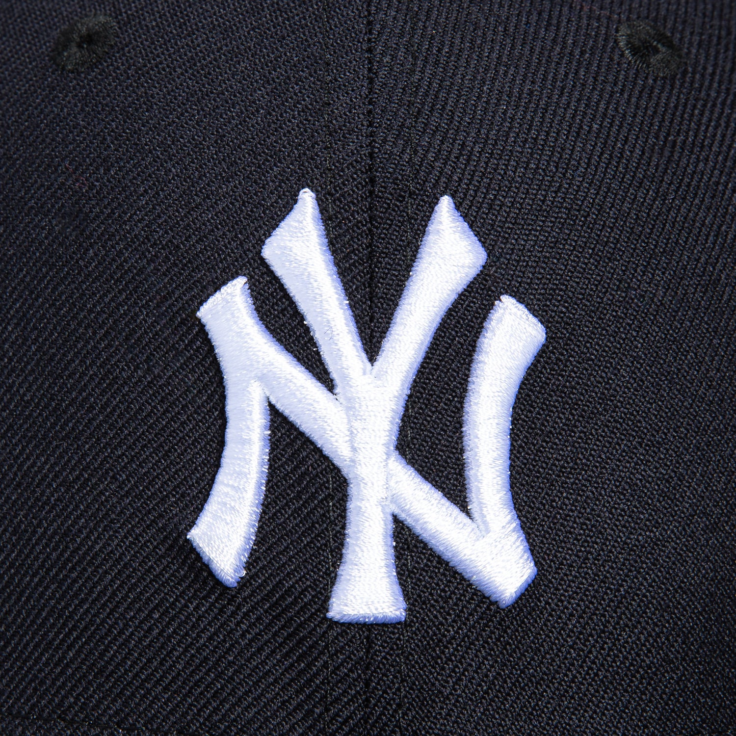 New Era 59Fifty New York Yankees 2000 World Series Patch Game Hat - Navy & White Baseball Cap for Men & Women - Perfect for MLB Games, Sports Events & Casual Wear