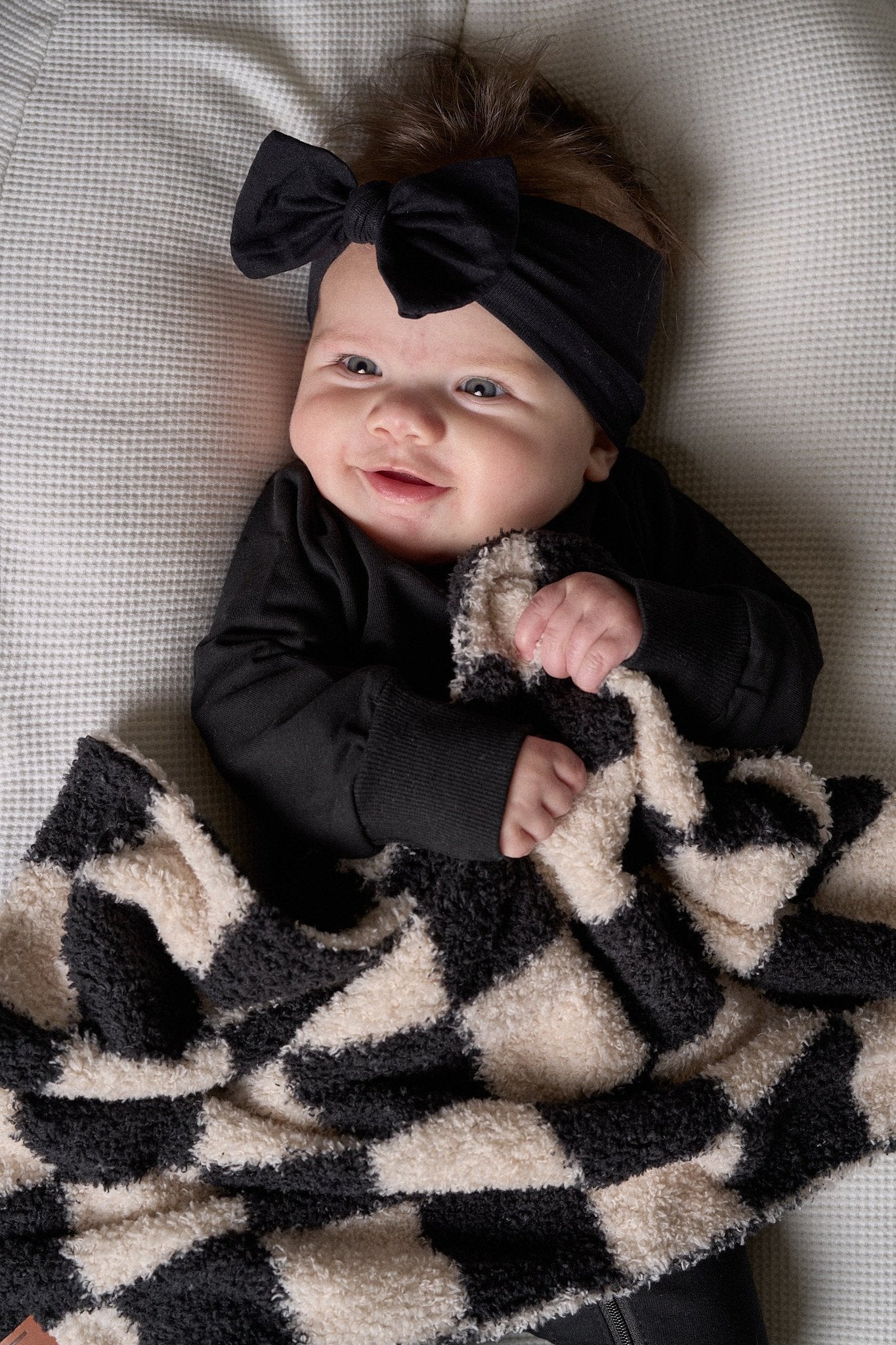Soft Plush Blanket - Black Check Pattern - Cozy & Warm Fleece Throw for Bed, Couch, and Travel - Perfect for Home Decor, Gifts, and Relaxation