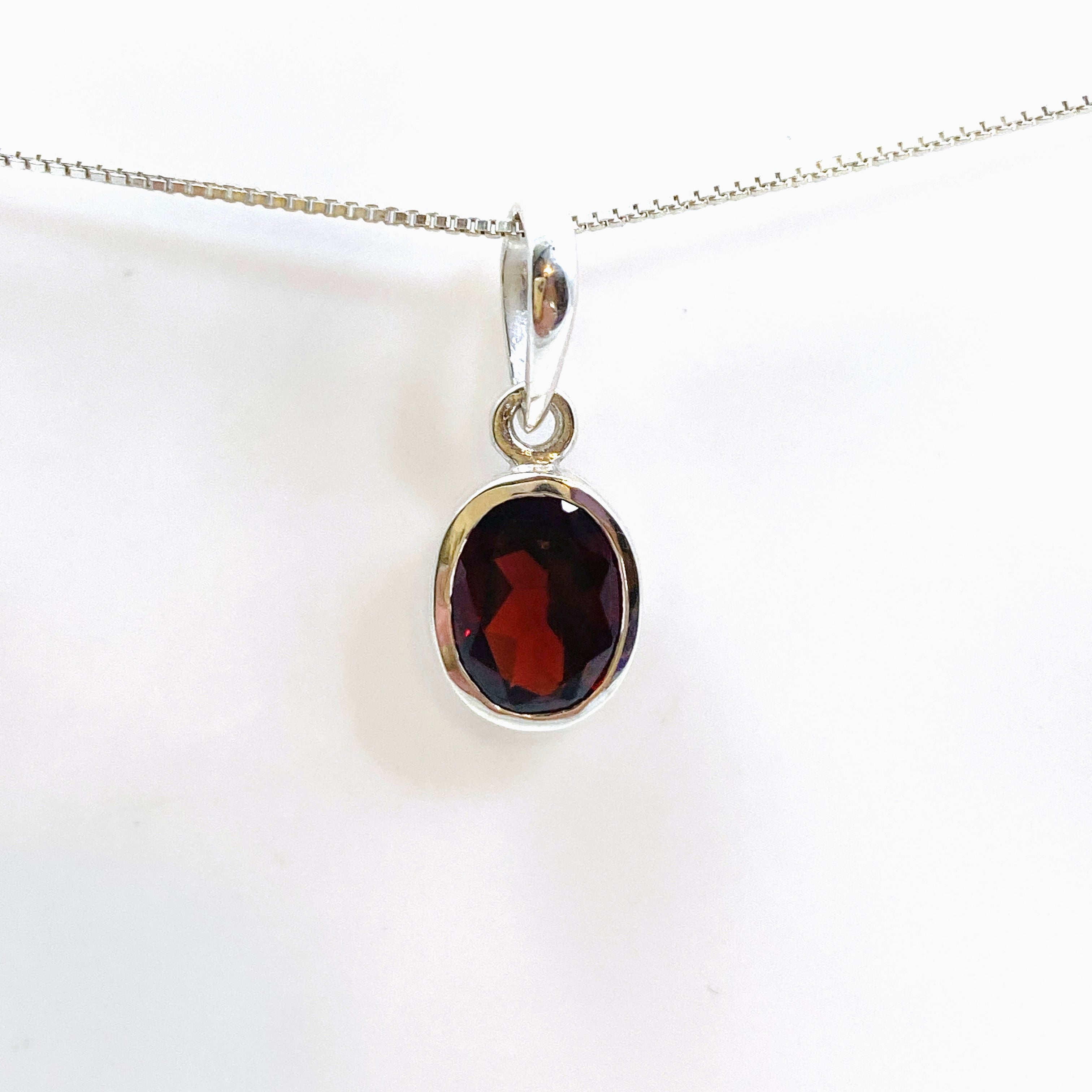 Garnet Oval Faceted Pendant Necklace PPGJ941 - Elegant Jewelry Gift for Women, Perfect for Valentine's Day, Anniversary & Special Occasions