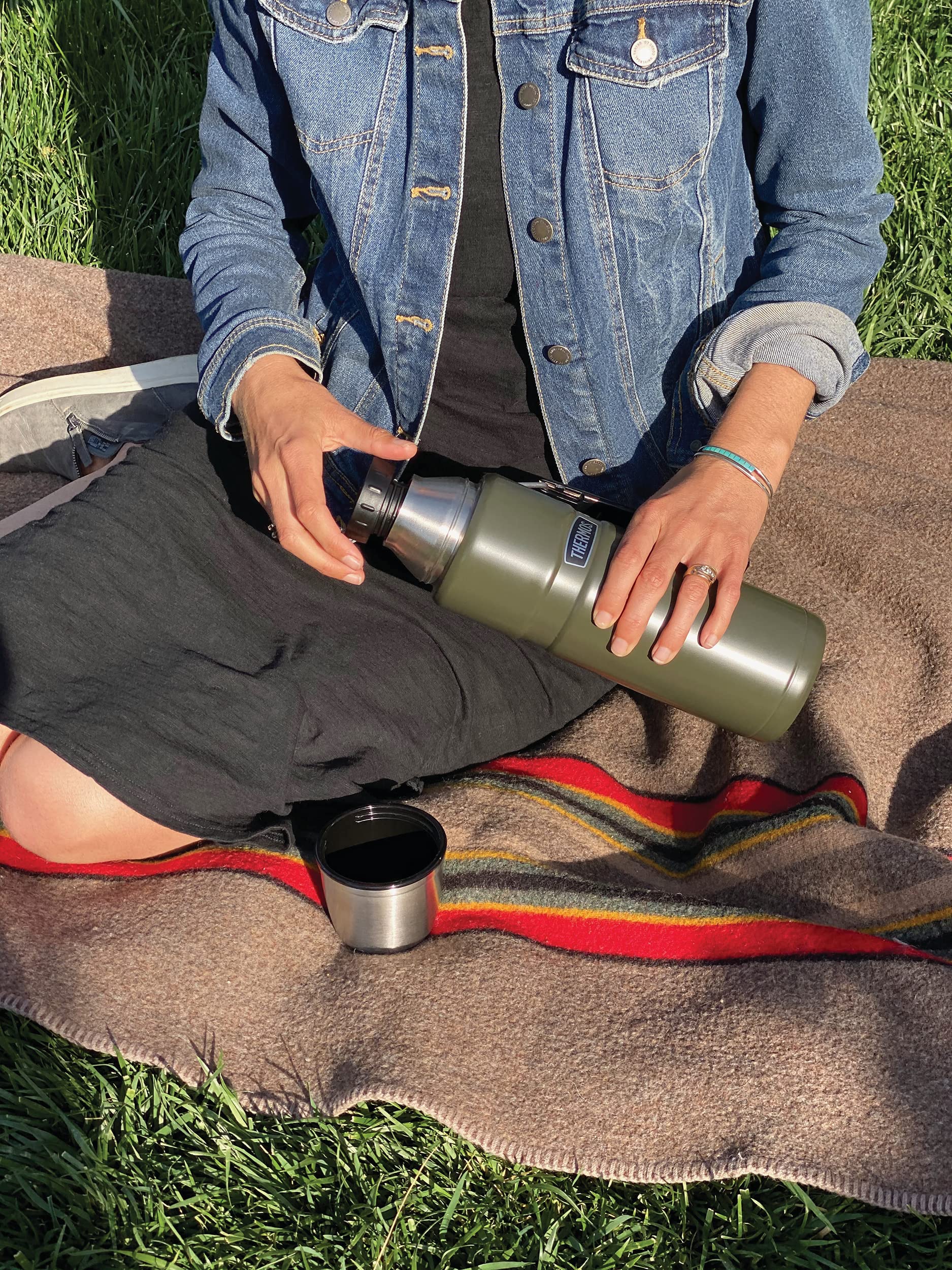 THERMOS Stainless King 40oz Vacuum-Insulated Water Bottle - Rustic Red, Leak-Proof & Temperature Retention for 24 Hours - Perfect for Hiking, Camping, Gym & Outdoor Activities