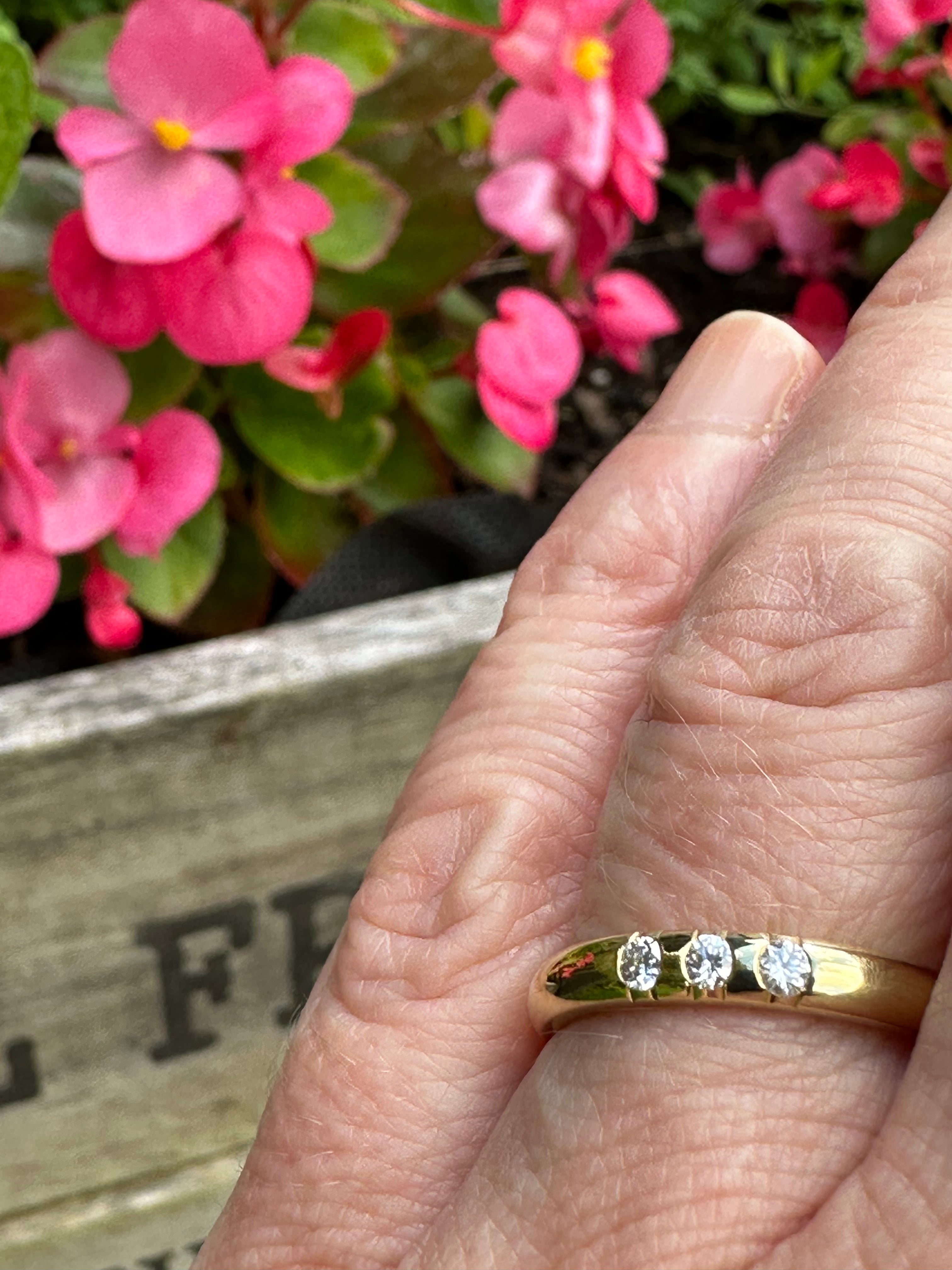 18ct Yellow Gold Three Stone Diamond Eternity Ring (0.12ct TW, VS1 Clarity, Size L) - Perfect for Anniversaries, Engagements & Special Occasions