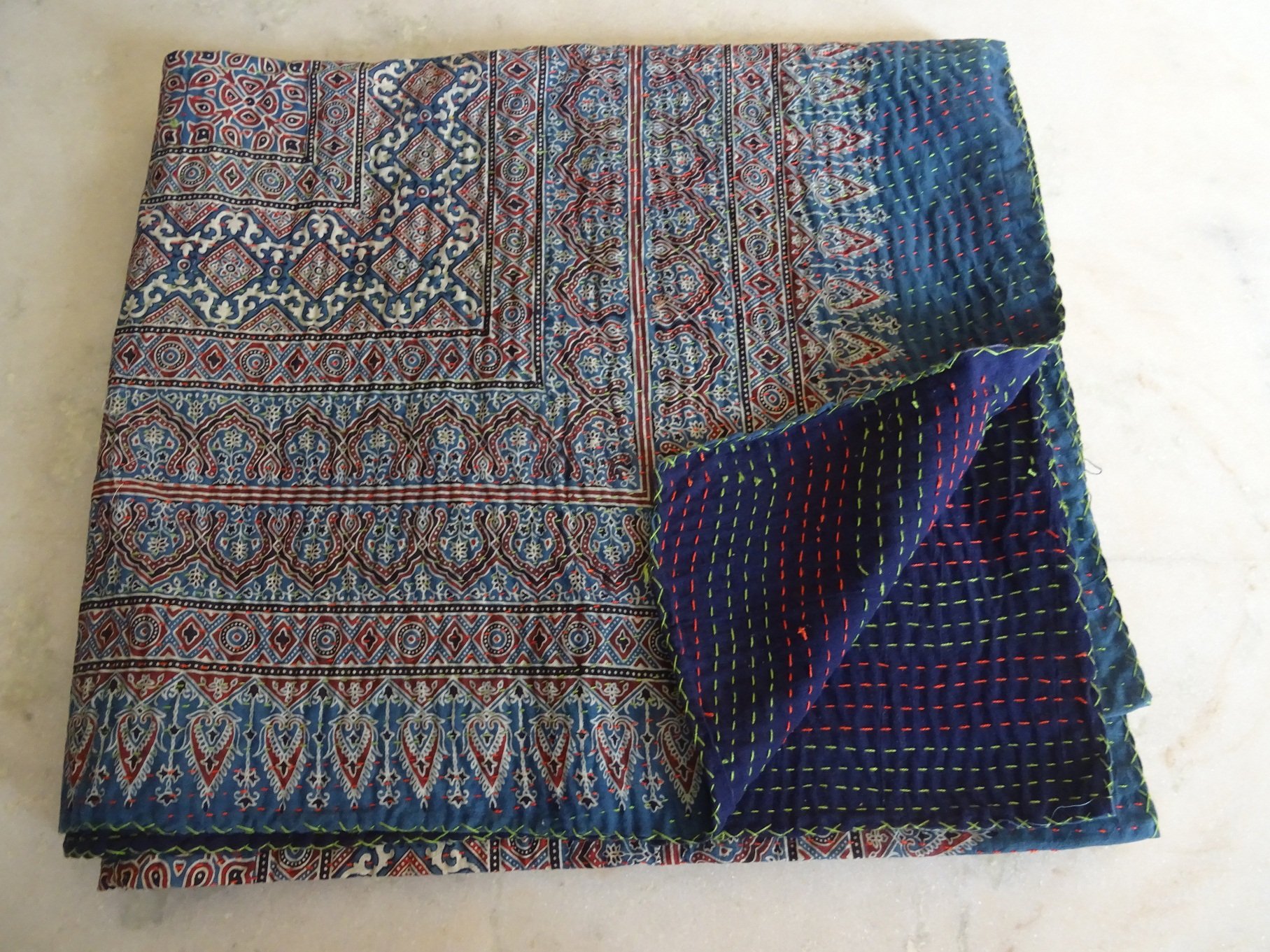 Sophia-Art Handmade Indian Kantha Quilt - Reversible Cotton Sari Bedspread with Ajrakh Block Print | Boho Chic Bed Cover for Master Bedroom, Guest Room & Dorm Decor | Traditional Hand-Stitched Gudri Ralli Quilted Throw Blanket