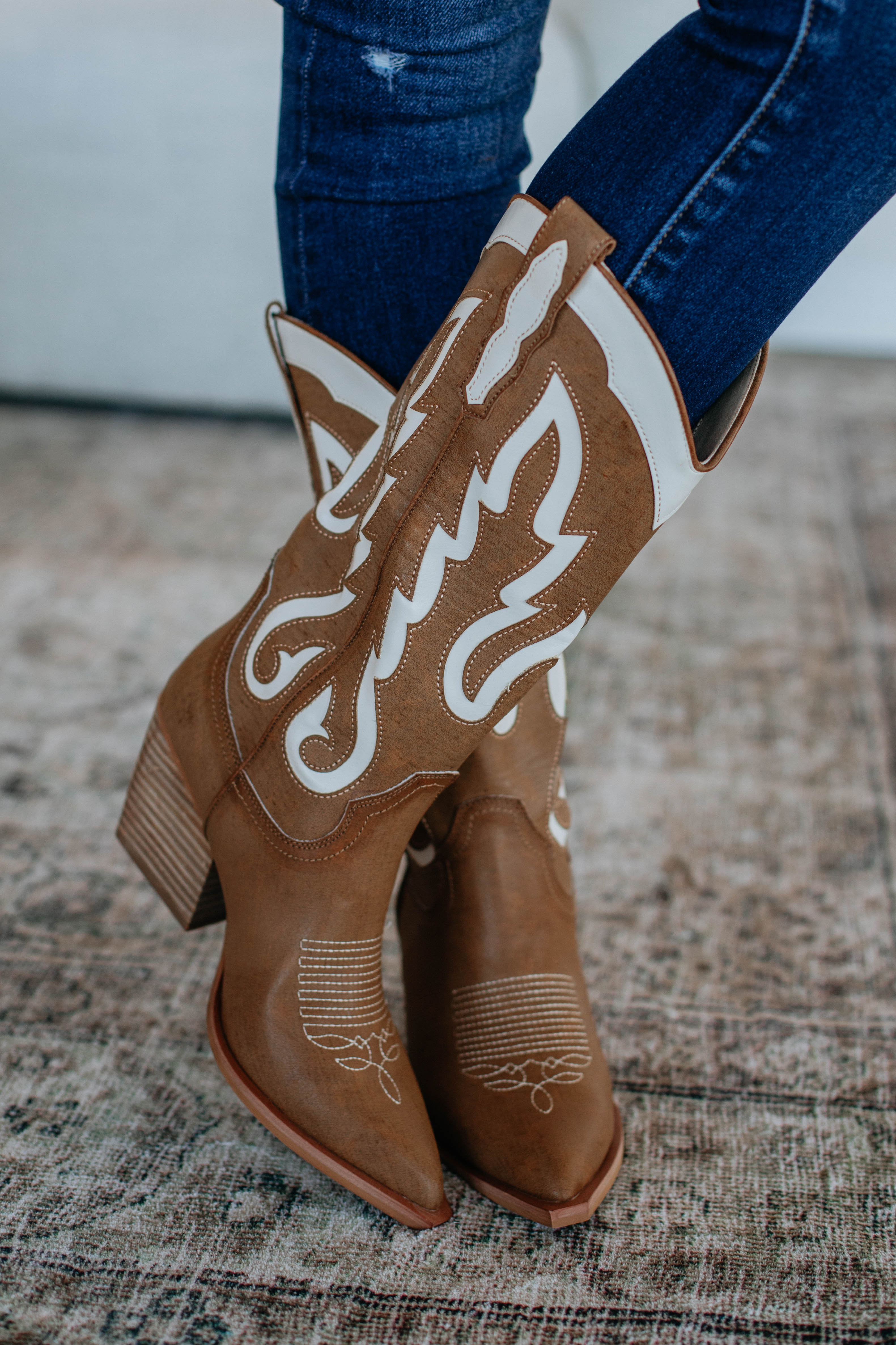 Stylish Cowgirl Boots for Women - Comfortable Western Ankle Boots with Leather & Embroidery - Perfect for Country Rides, Concerts & Fashion Outfits
