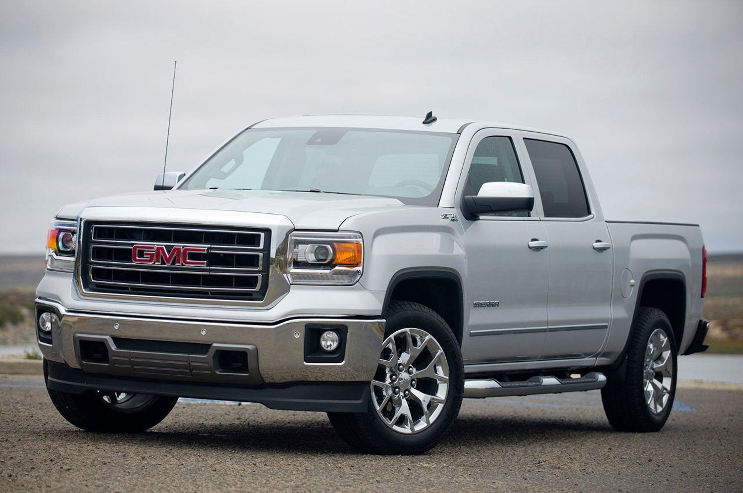 Clear Lens Fog Lights with Bezel Cover & Wiring Kit for 2014-2015 GMC Sierra 1500 - Durable Off-Road Lighting for Night Driving and Adverse Weather Conditions