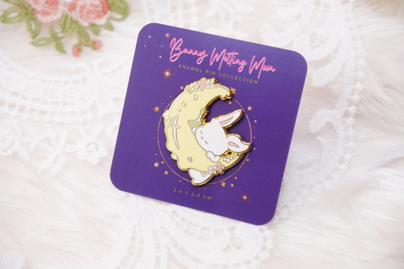 Cute Bunny Melting Moon Enamel Pin - Kawaii Animal Lapel Pin Badge for Backpacks, Jackets & Denim - Unique Gift for Anime Lovers & Pin Collectors