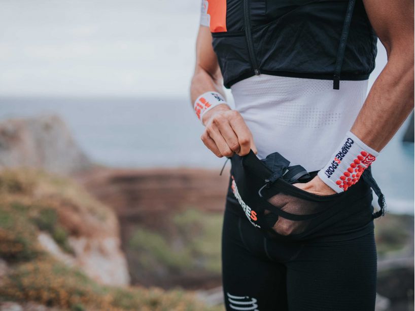 Compressport Unisex Free Belt Pro - Lightweight Running Waist Pack for Jogging, Hiking & Travel - Black