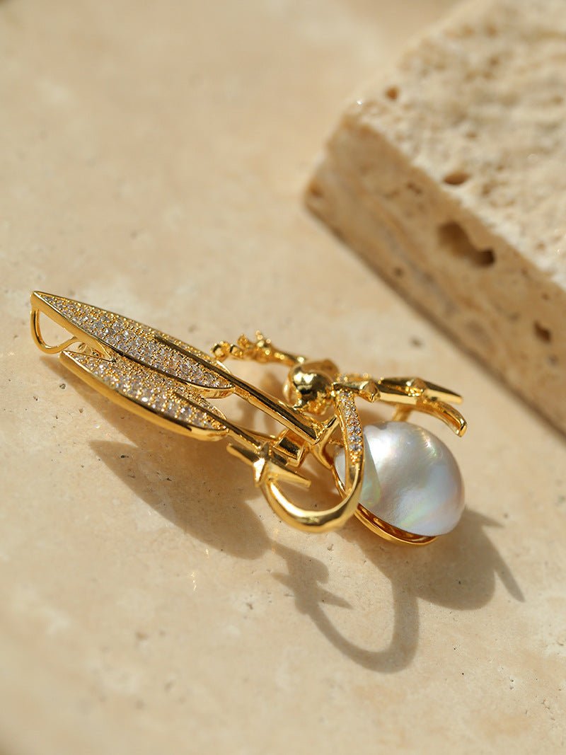 Elegant Christmas Deer Brooch with Seawater Mapei Pearls - Perfect for Holiday Parties, Gift Giving & Festive Outfits