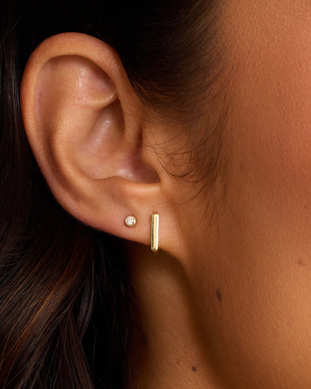 Harper Single Huggie Earrings - Minimalist Gold Hoop Earrings for Women - Perfect for Everyday Wear & Special Occasions