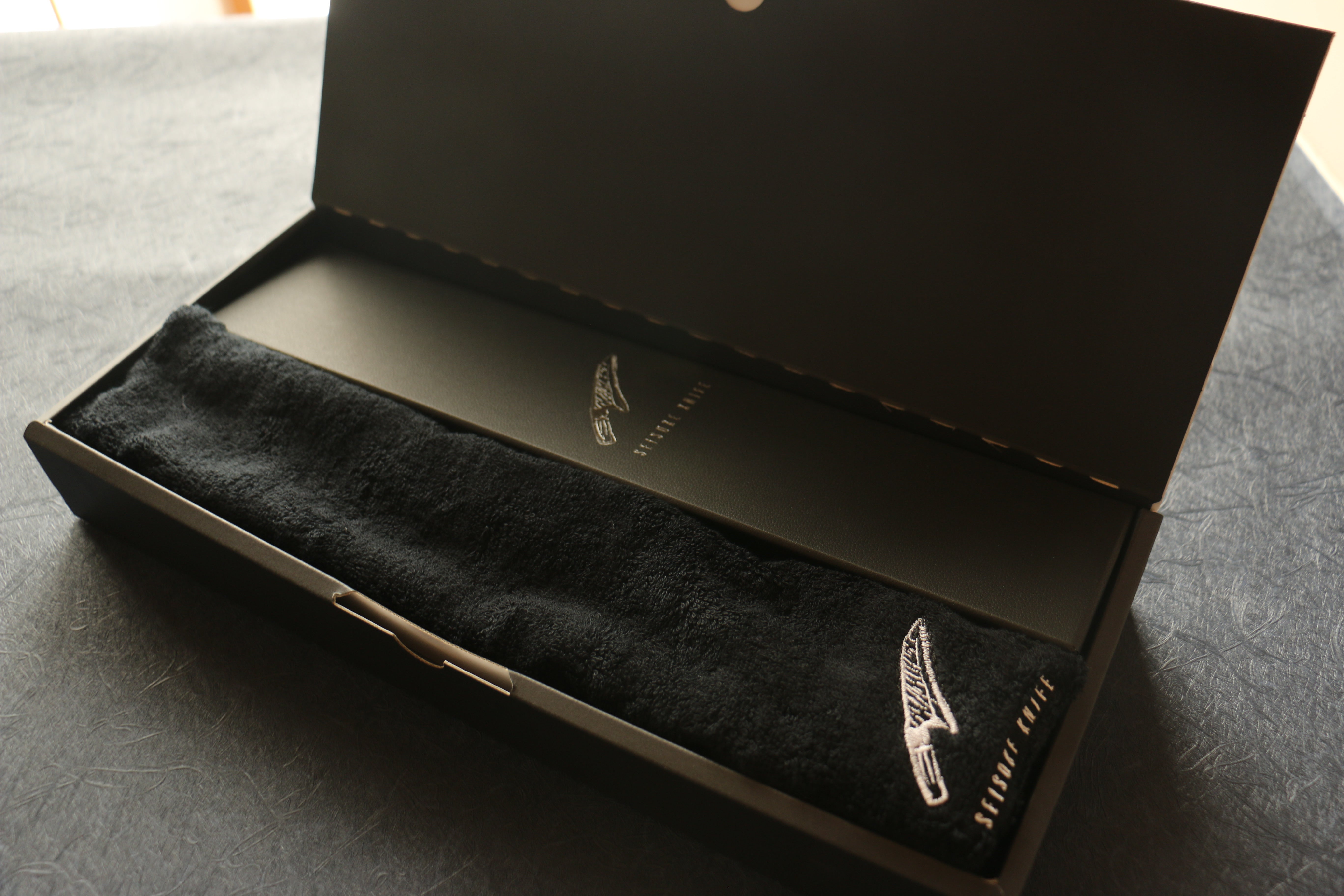 Premium Seisuke Swedish Steel Santoku Knife with Mahogany Handle & Black Towel Gift Set - Perfect for Home Chefs, Cooking Enthusiasts & Gourmet Gifts