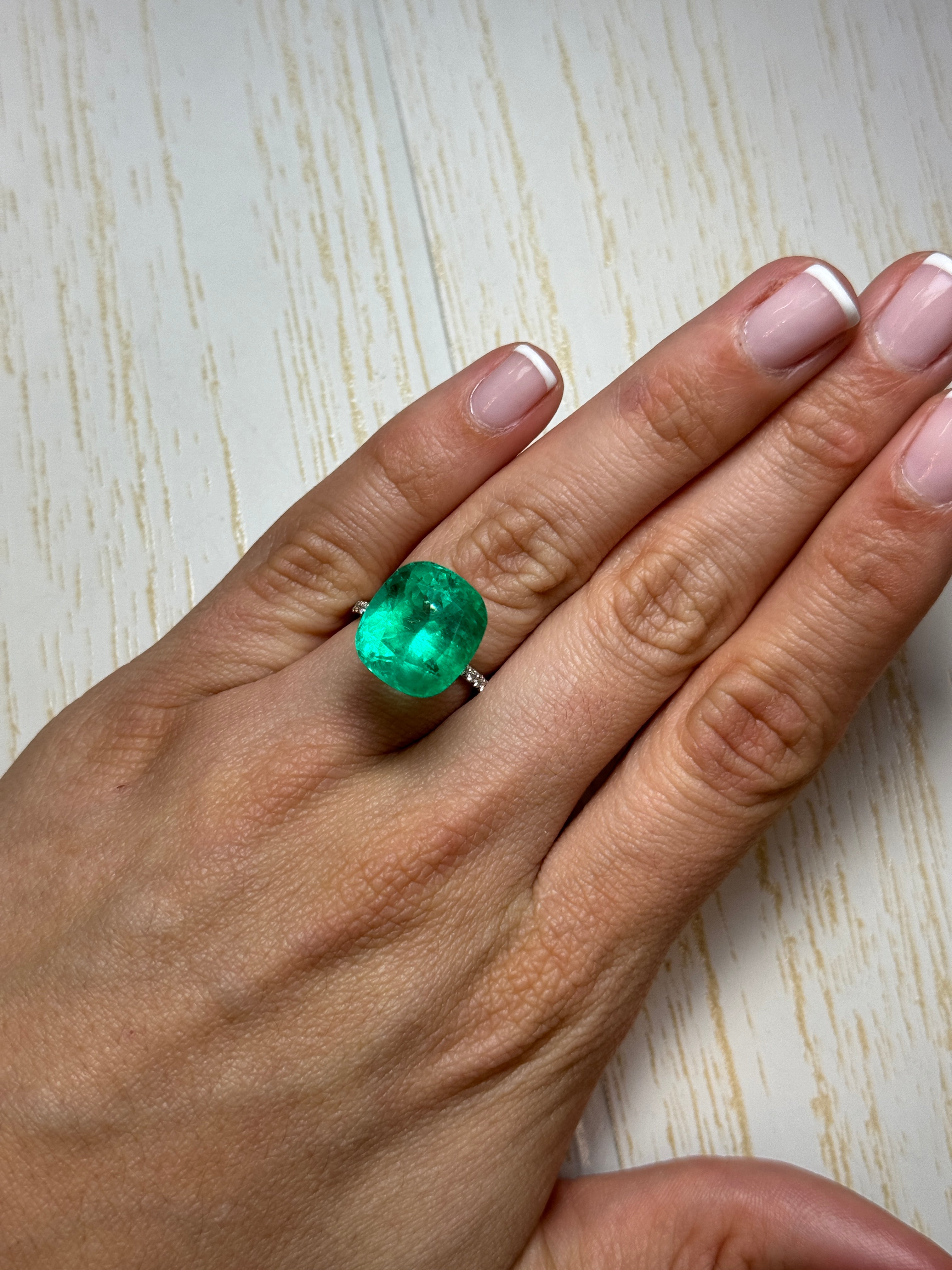 12.50 Carat Natural Colombian Emerald - 15x13.5mm Cushion Cut Loose Gemstone for Jewelry Making, Engagement Rings & Luxury Gifts | Stunning Green Precious Stone