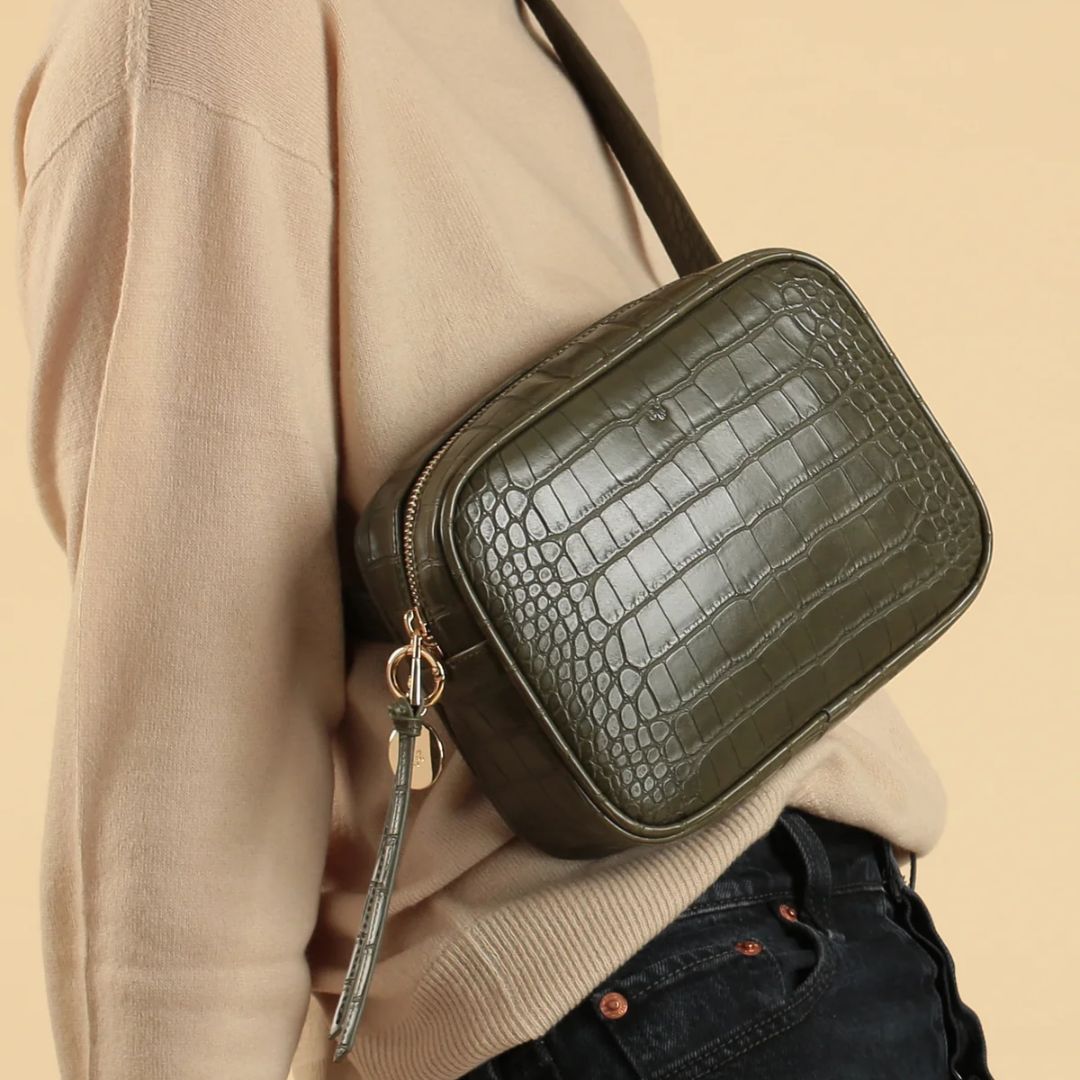 Stylish Khaki Crocodile Pattern Belt Bag - Fashionable Waist Pack for Travel, Running & Everyday Use