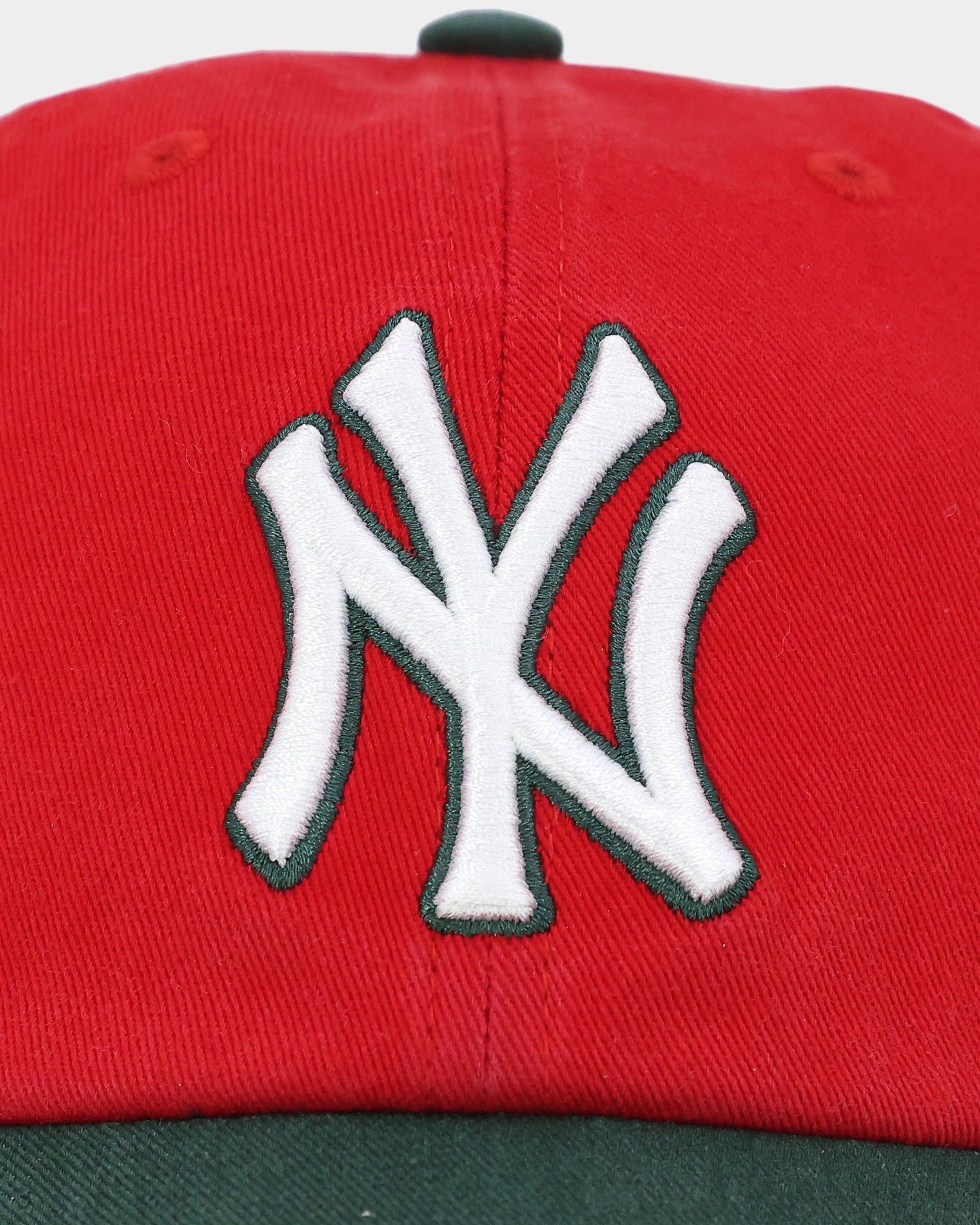 New York Yankees 'Scarlet Pines' Snapback Hat - 47 Brand Adjustable Strapback Cap in Red & Dark Green for Baseball Fans & Streetwear Fashion