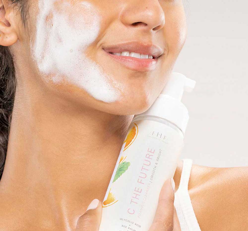 C The Future® Foaming Facial Cleanser - Gentle Foam Face Wash for All Skin Types, Deep Cleansing & Hydrating - Perfect for Daily Skincare Routine & Makeup Removal